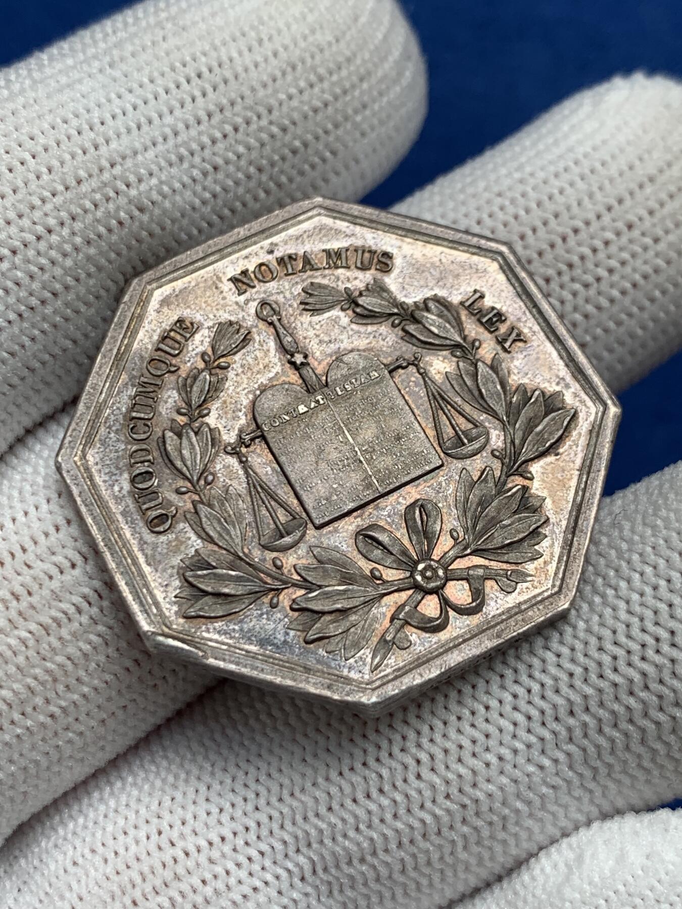 《竞宝斋》第281场- 周日，周一 ，周二3场连拍 （全场包邮） 法国阿布维尔市公证人八角银jeton，公证人古老格言：我们书写的是法律，32.6mm，14.65克，船锚+ARGENT边铭（1841-1842年）