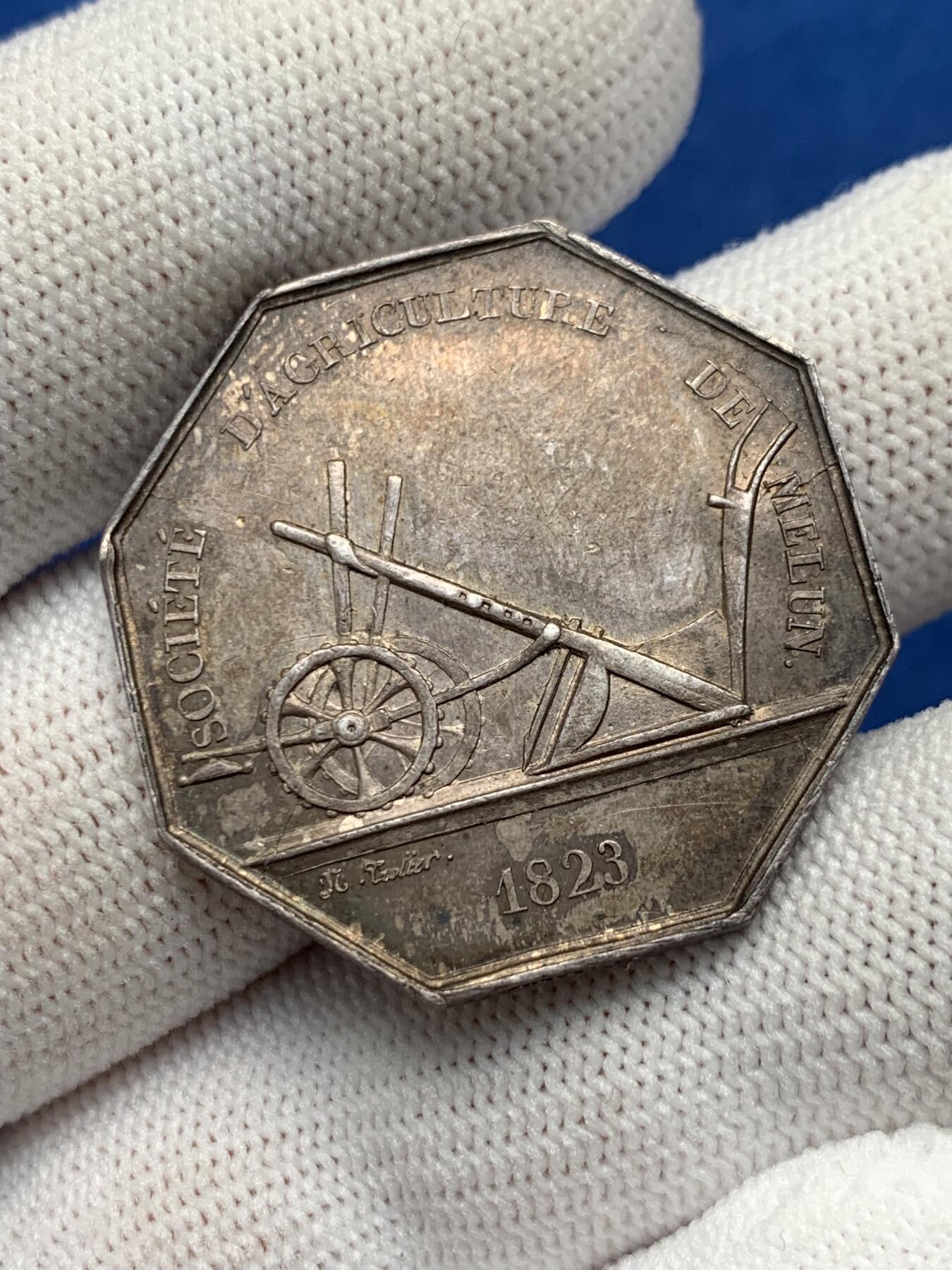 《竞宝斋》第281场- 周日，周一 ，周二3场连拍 （全场包邮） 法国拿破仑三世头像梅隆农业银行纪念八角银jeton，32mm，14.53克，蜜蜂+ARGENT边铭