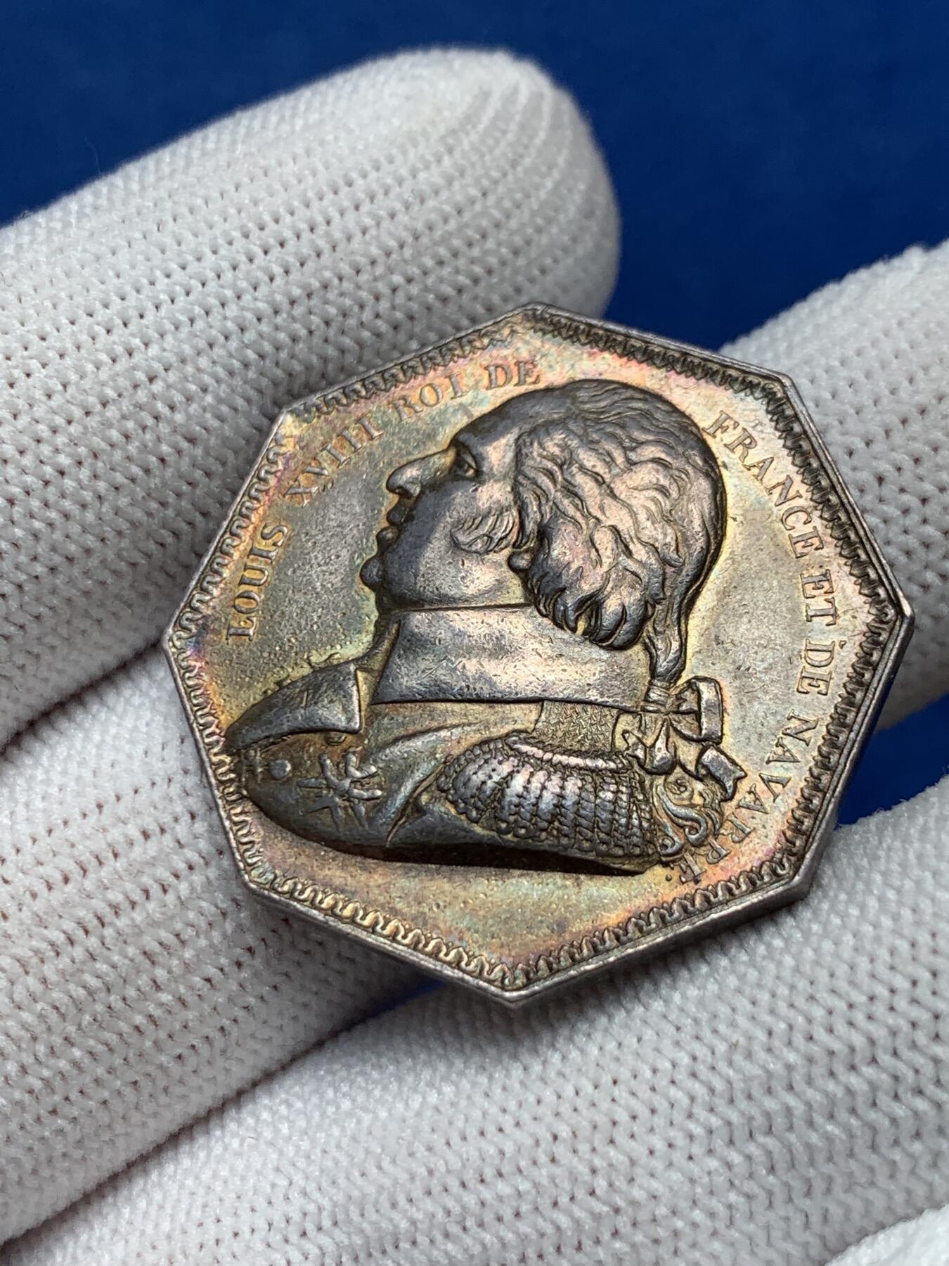 《竞宝斋》第281场- 周日，周一 ，周二3场连拍 （全场包邮） 法国八角银质jeton，路易十八头像东部皇家盐矿，小巧厚重，15.13g，30.8mm，早期无边铭