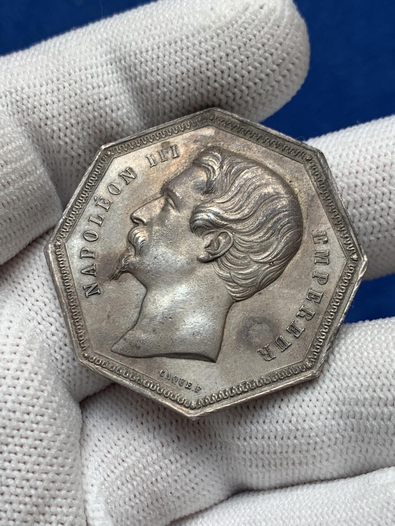 《竞宝斋》第281场- 周日，周一 ，周二3场连拍 （全场包邮） 法国八角银章，巴黎证券交易所，21.54g，36.4mm，手指边铭