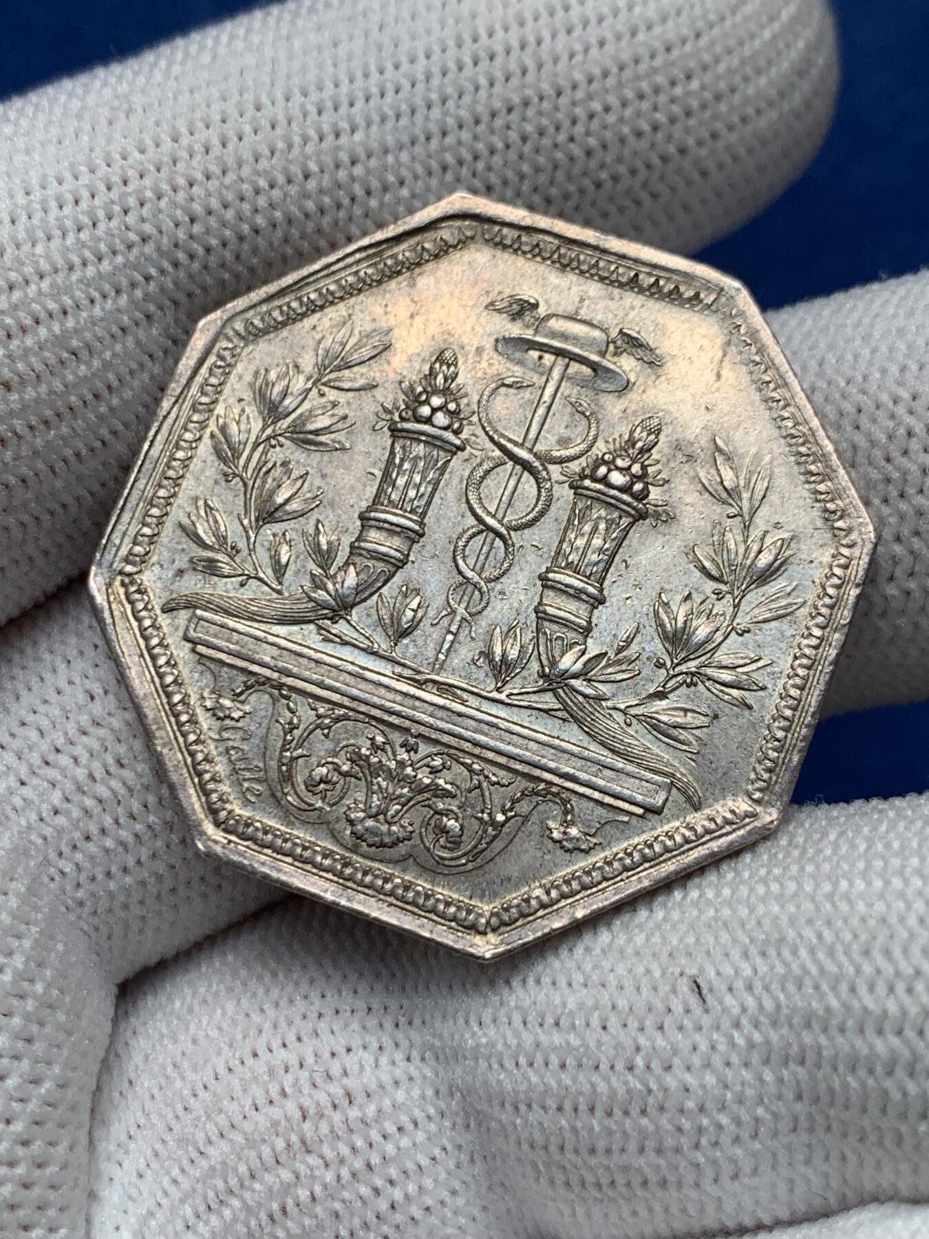 《竞宝斋》第281场- 周日，周一 ，周二3场连拍 （全场包邮） 法国巴黎贴现银行八角银质jeton，15.25g，33.7mm，早期无边铭