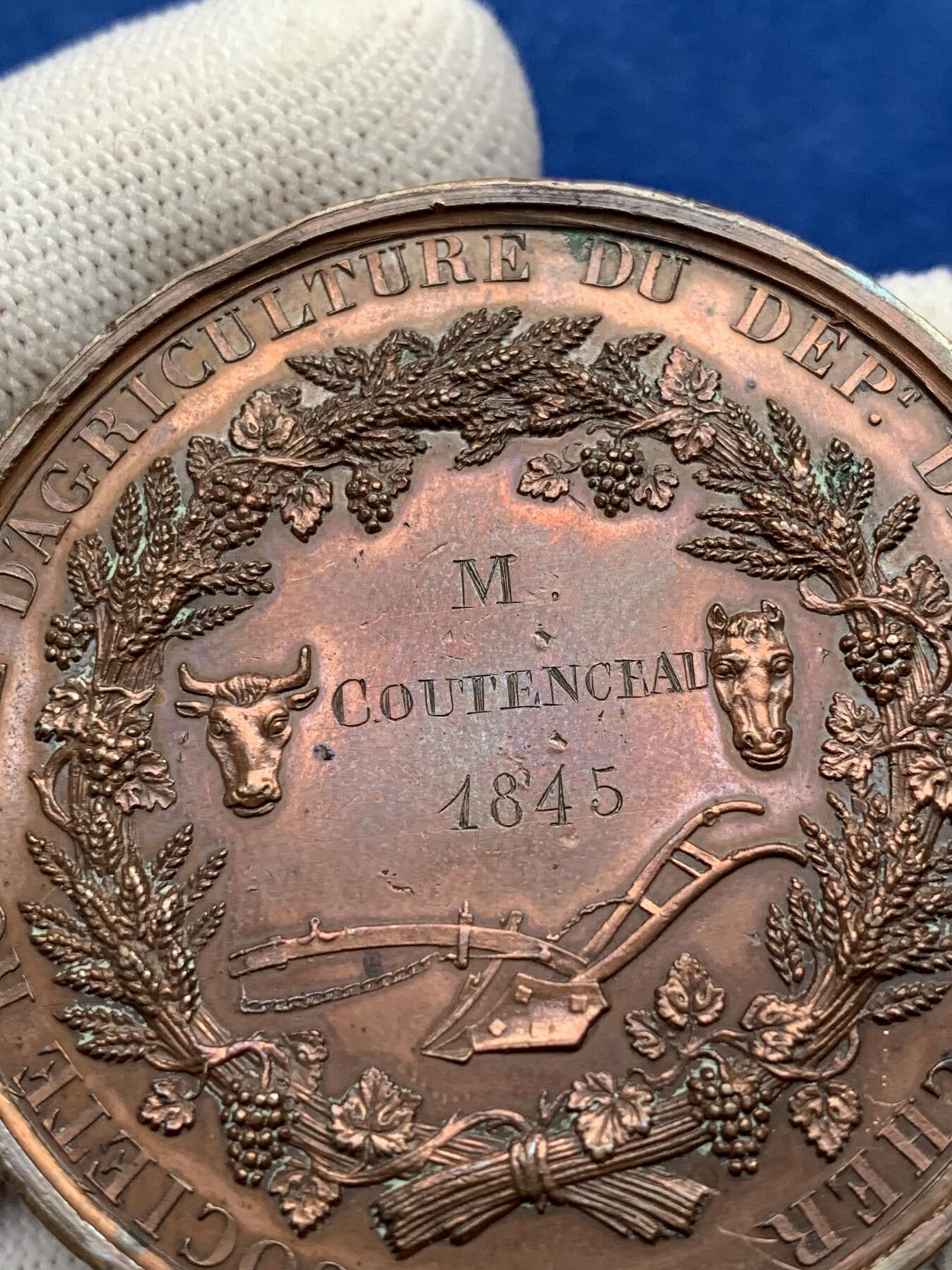 《竞宝斋》第281场- 周日，周一 ，周二3场连拍 （全场包邮） 法国菲利普一世头像卢瓦尔-谢尔省农业协会铜章，69.62g，51.3mm，手指边铭，有磕碰