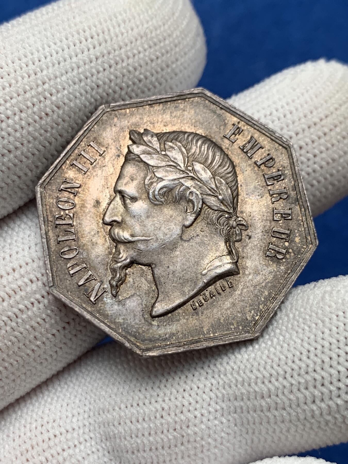 《竞宝斋》第281场- 周日，周一 ，周二3场连拍 （全场包邮） 法国拿破仑三世头像梅隆农业银行纪念八角银jeton，32mm，14.53克，蜜蜂+ARGENT边铭