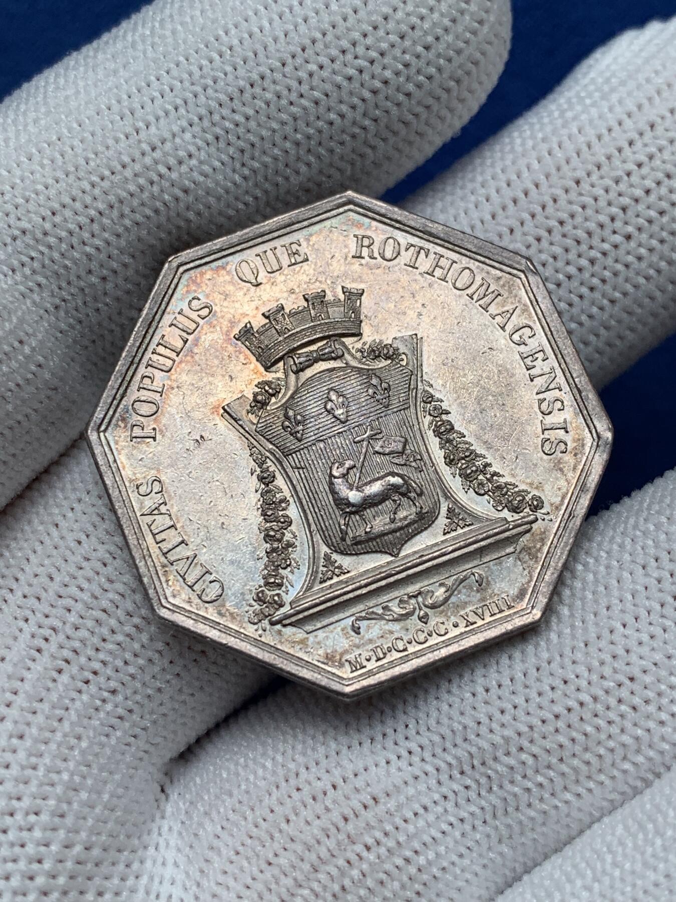 《竞宝斋》第281场- 周日，周一 ，周二3场连拍 （全场包邮） 法国鲁昂城市八角银质代币，17.16g，32.3mm，早期无边铭