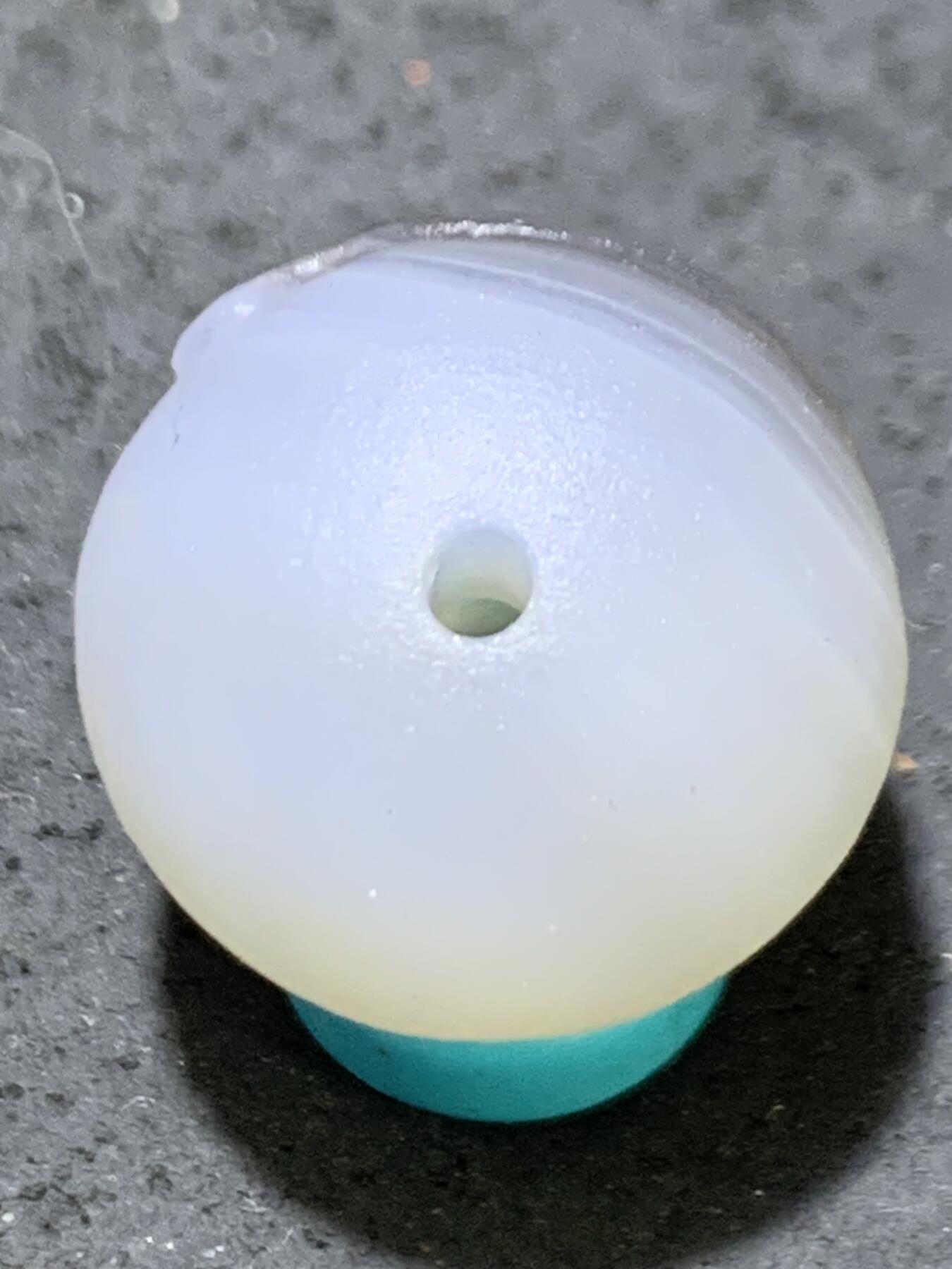 精美高玉化亚光海洋玉髓手工俏色巧雕树叶，玉蝉随形圆珠一个