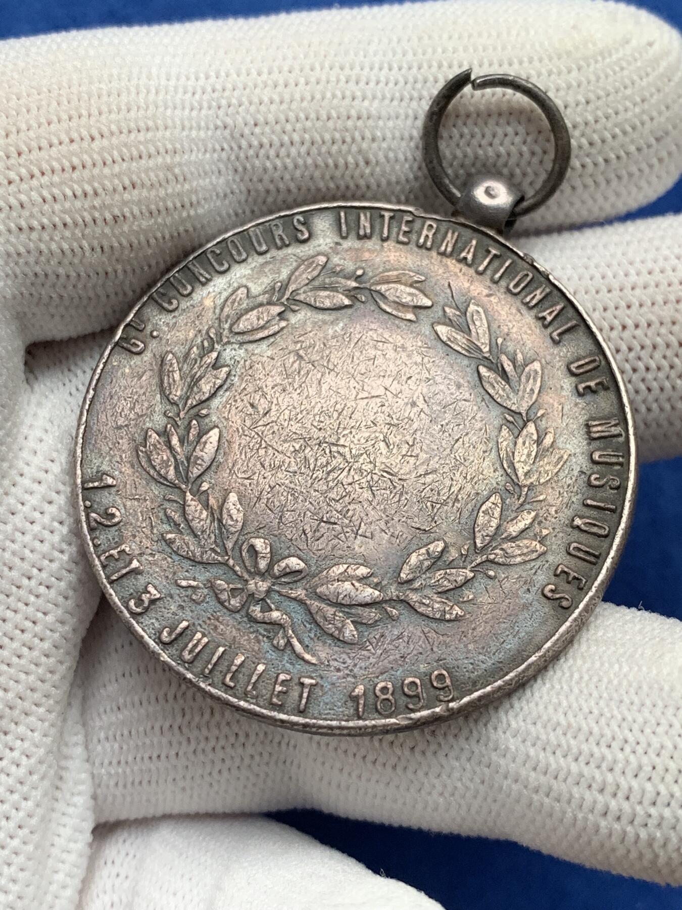 《竞宝斋》第281场- 周日，周一 ，周二3场连拍 （全场包邮） 法国国际音乐比赛银章，29.75g，42.2mm，提钮处有野猪头戳