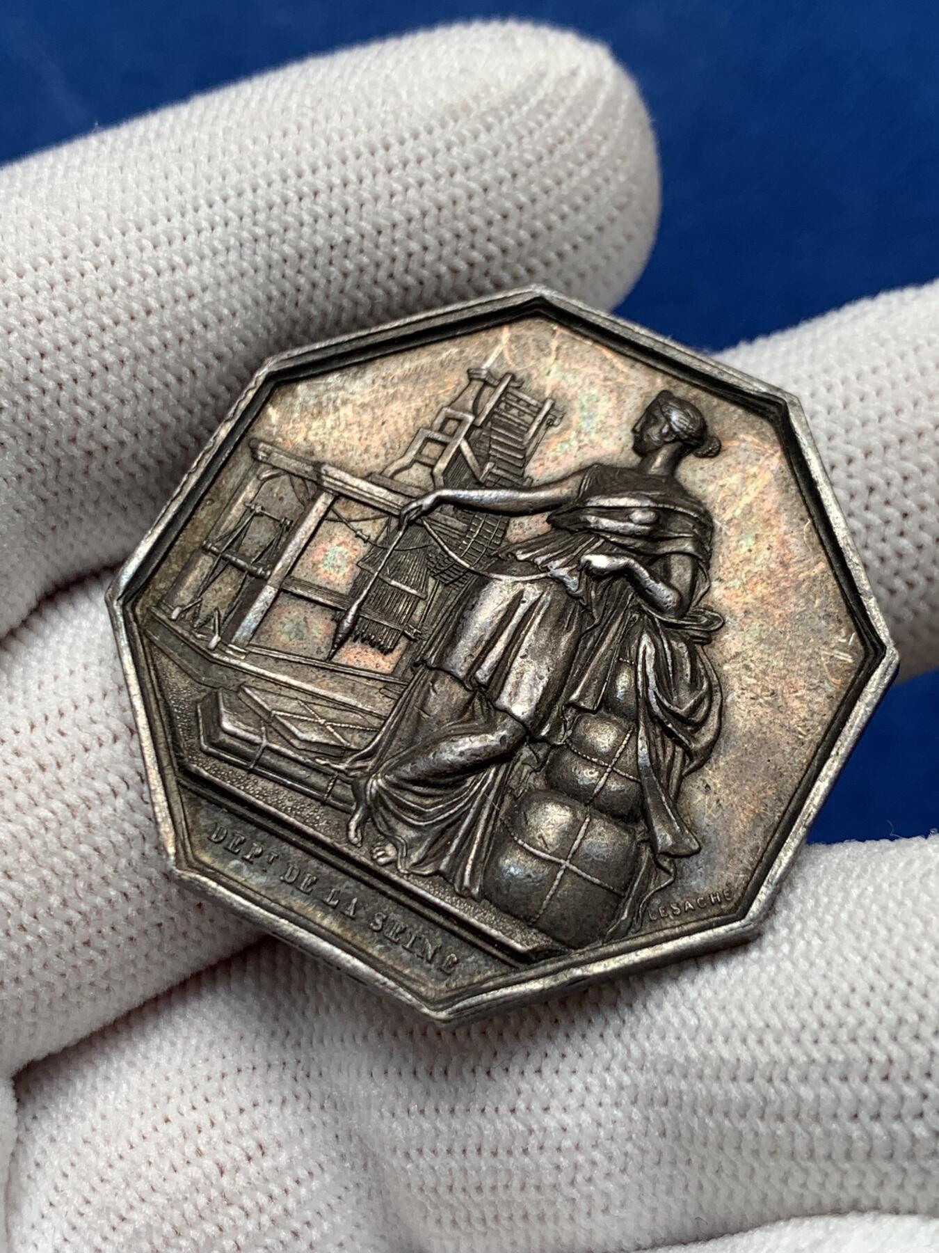 《竞宝斋》第281场- 周日，周一 ，周二3场连拍 （全场包邮） 法国八角银质代币，塞纳河工会，19.05g，35.8mm，手指边铭