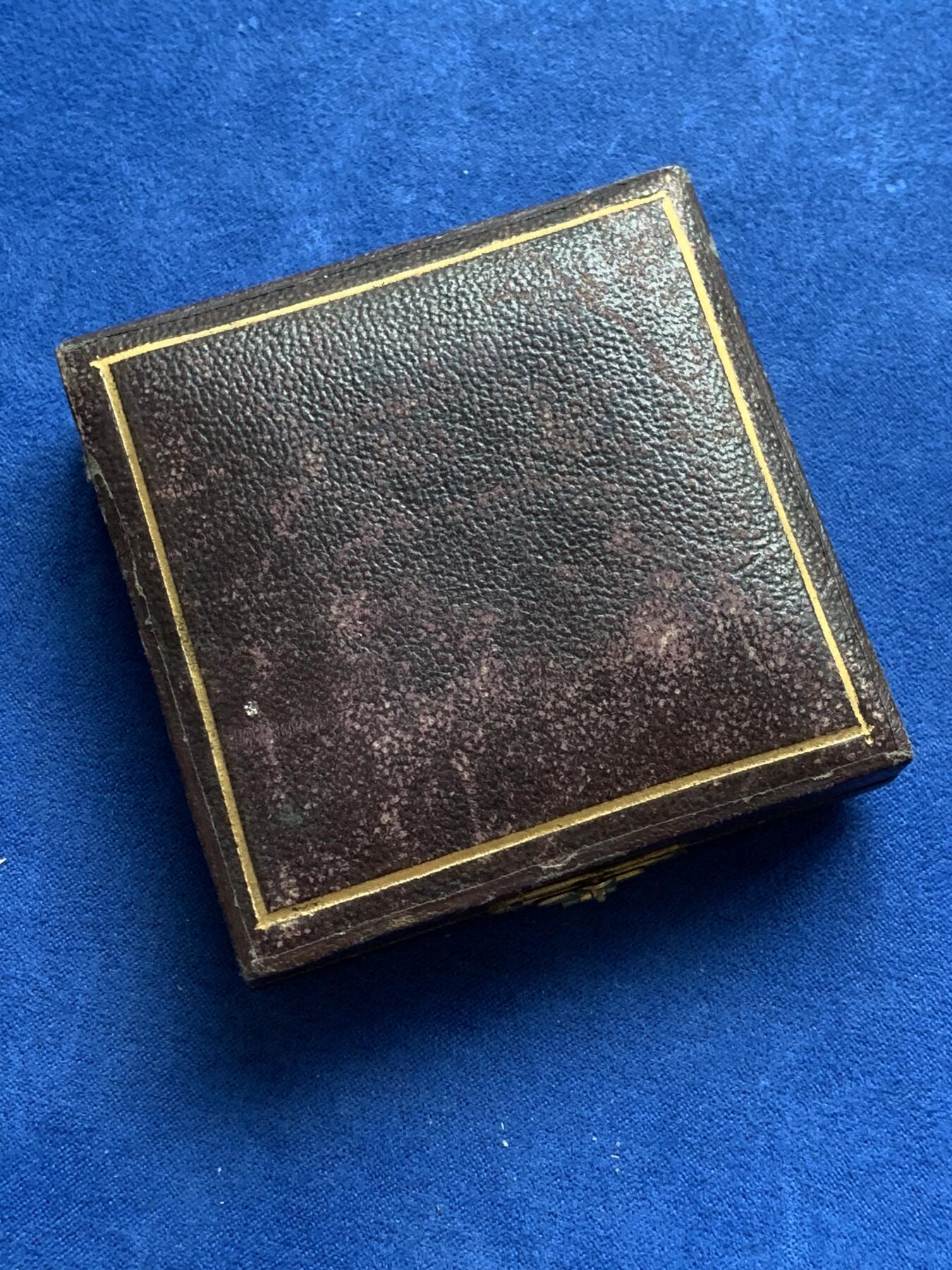 《竞宝斋》第281场- 周日，周一 ，周二3场连拍 （全场包邮） 英国纽伯里艺术与工业展览会铜质奖章，34.58g，41.6mm，带原盒