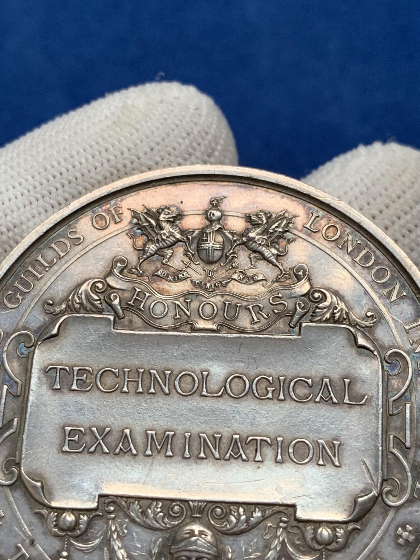 《竞宝斋》第281场- 周日，周一 ，周二3场连拍 （全场包邮） 英国1897年伦敦城市行业协会银质奖章，威尔士亲王，未来的爱德华七世，74.8g，51.2mm