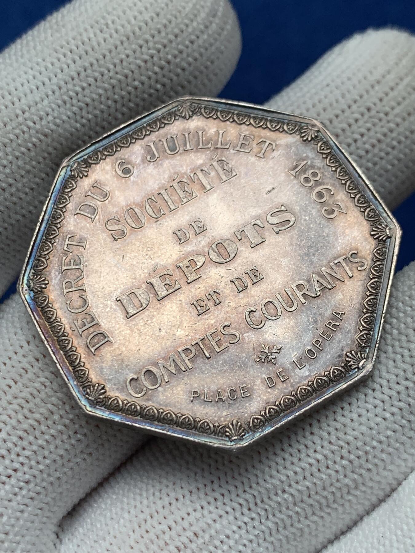 《竞宝斋》第281场- 周日，周一 ，周二3场连拍 （全场包邮） 法国八角银质代币，存款与活期账户公司，巴黎歌剧院建筑，大规格，23.35g，37.7mm，1860-1879蜜蜂边铭