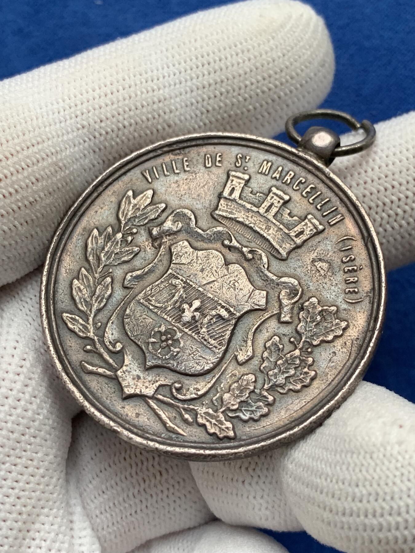 《竞宝斋》第281场- 周日，周一 ，周二3场连拍 （全场包邮） 法国国际音乐比赛银章，29.75g，42.2mm，提钮处有野猪头戳