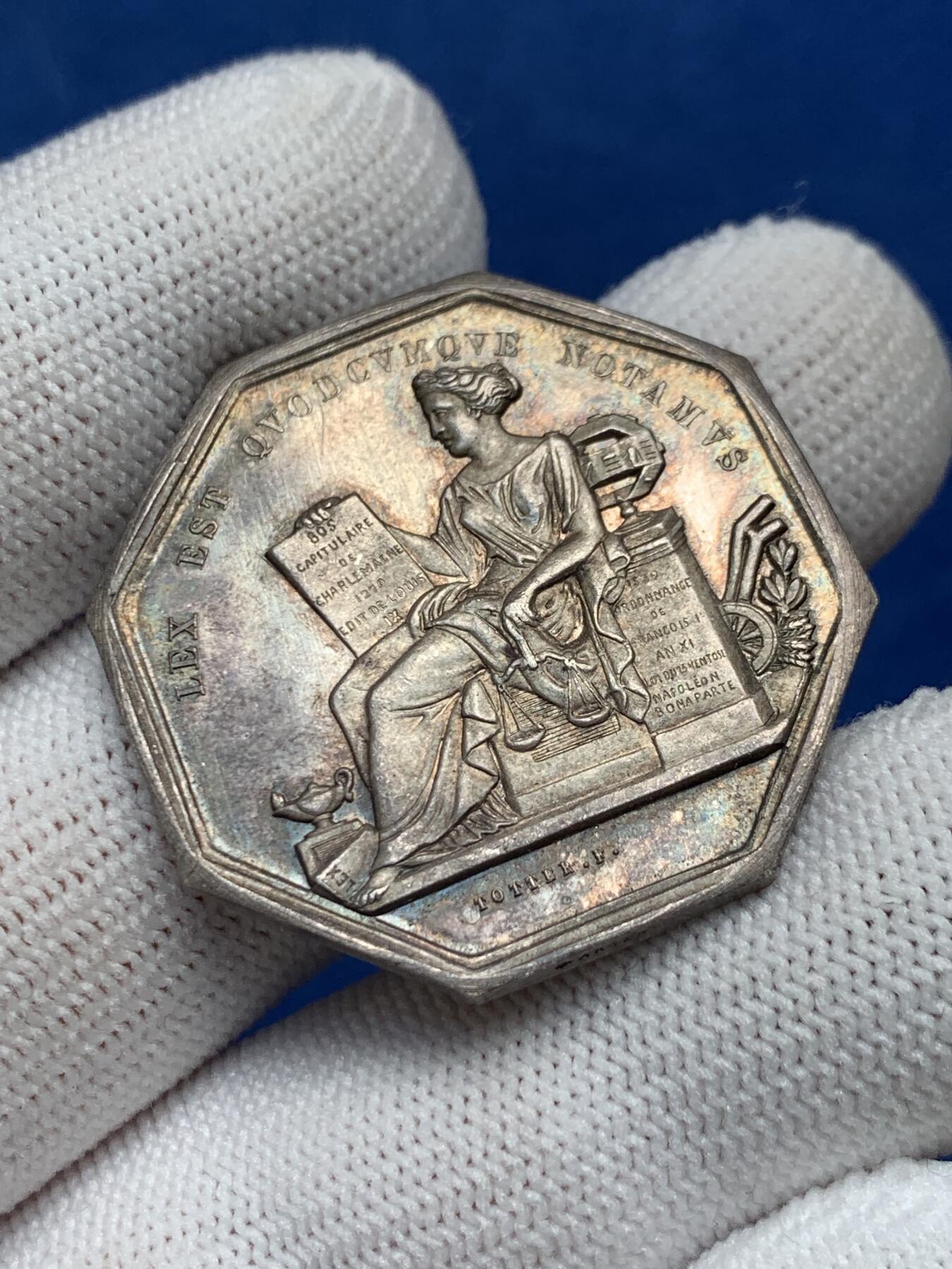 《竞宝斋》第281场- 周日，周一 ，周二3场连拍 （全场包邮） 法国索恩河畔自由城地区罗纳公证人八角银jeton，33.5mm，17.34克，蜜蜂+ARGENT边铭