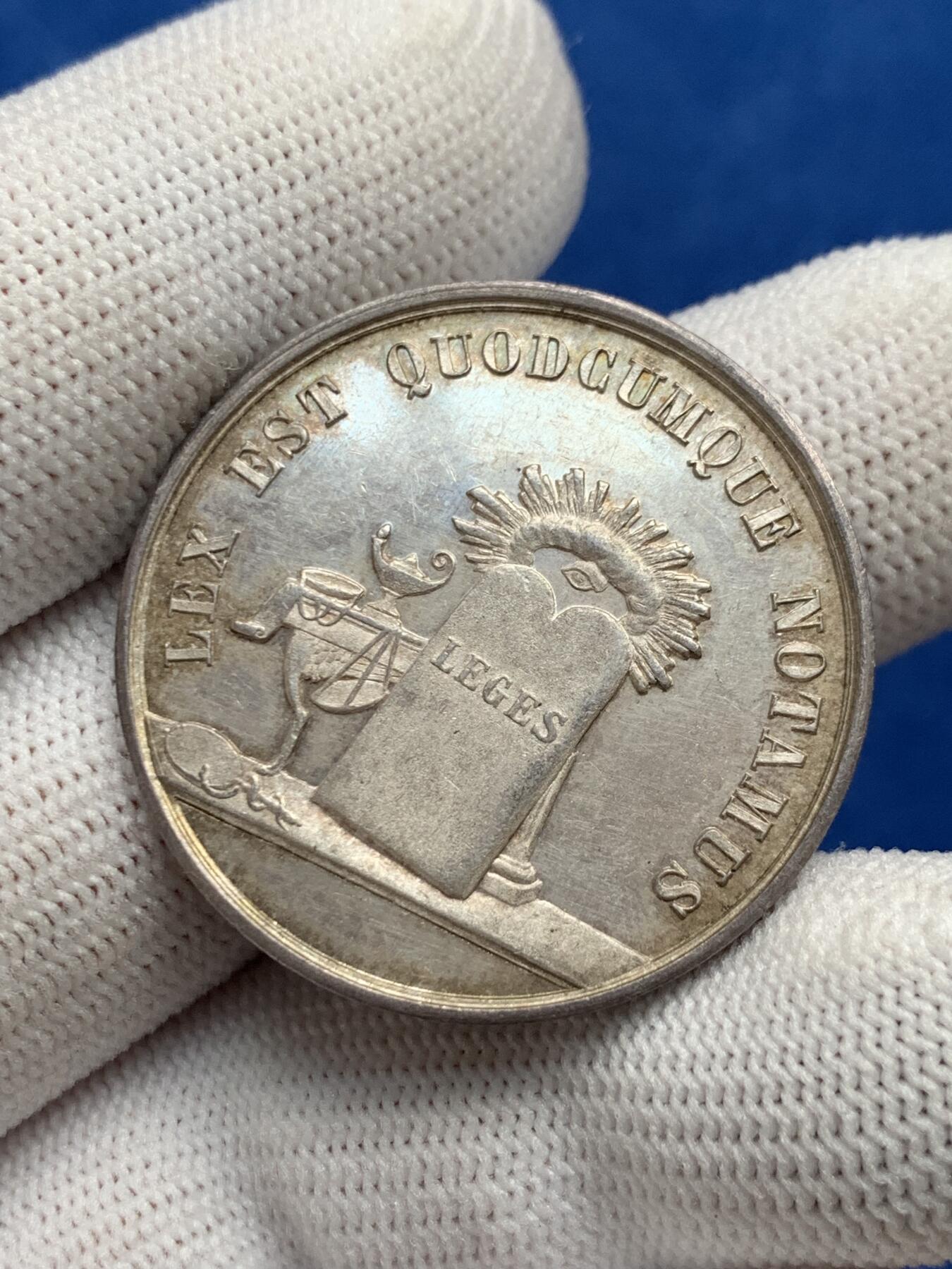 《竞宝斋》第281场- 周日，周一 ，周二3场连拍 （全场包邮） 法国拉昂区不动产法案银代币，32.8mm，13.1克，蜜蜂+ARGENT边铭