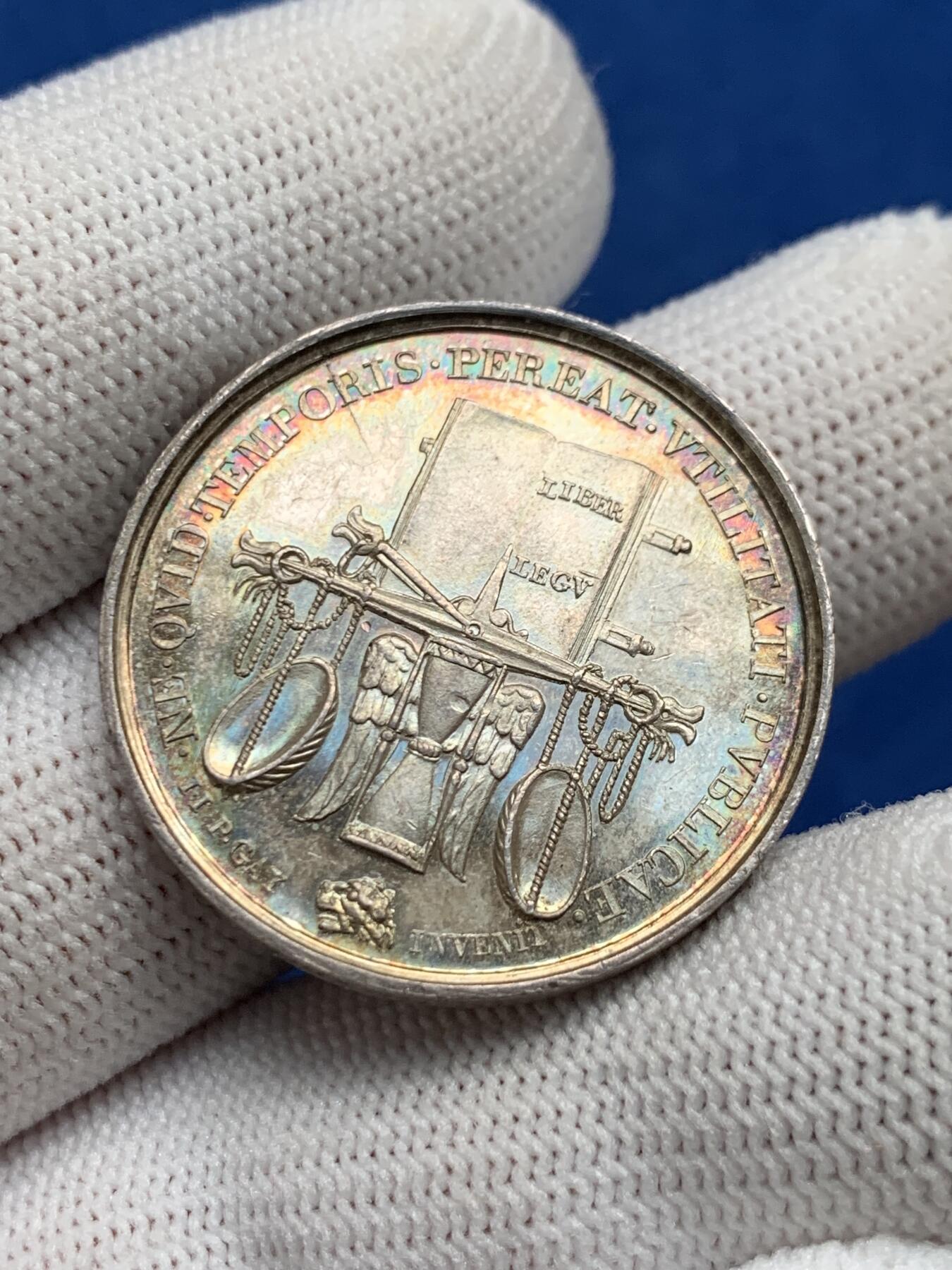 《竞宝斋》第281场- 周日，周一 ，周二3场连拍 （全场包邮） 法国法律与法规银质jeton，正义之神忒弥斯，12.04g，30.2mm，手指边铭