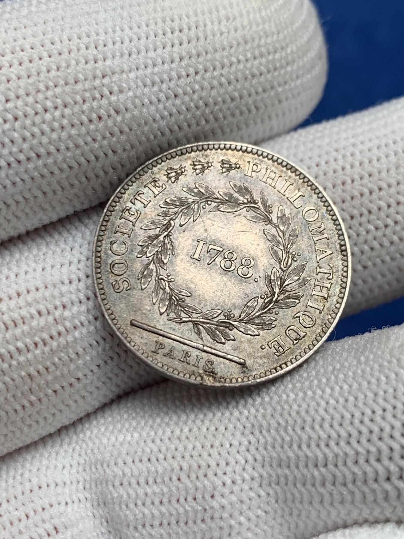 《竞宝斋》第281场- 周日，周一 ，周二3场连拍 （全场包邮） 法国银质代币，哲学学会，4.70g，23.5mm，早期无边铭