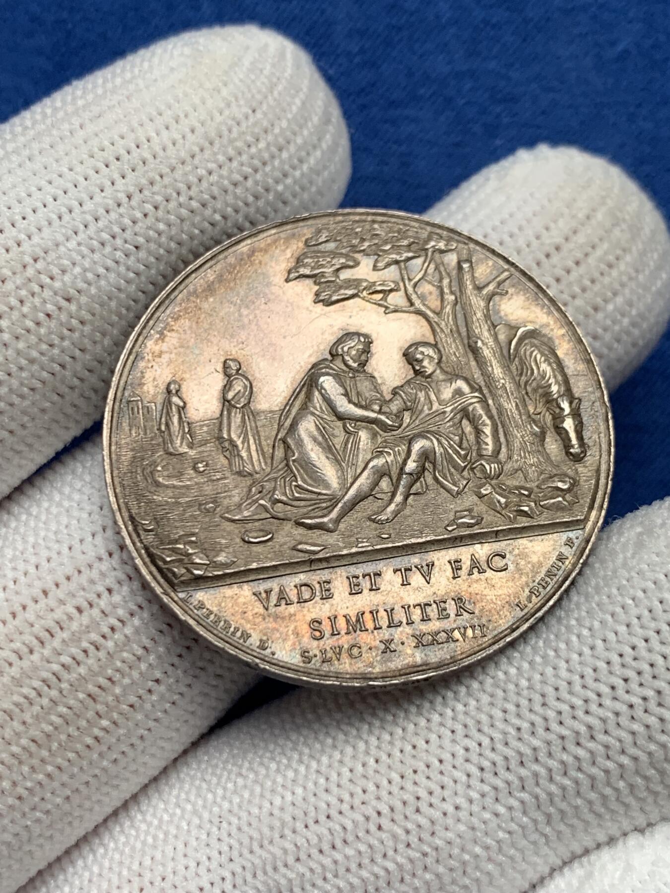 《竞宝斋》第281场- 周日，周一 ，周二3场连拍 （全场包邮） 法国银质jeton，里昂药剂师，14.80g，33.8mm，手指边铭