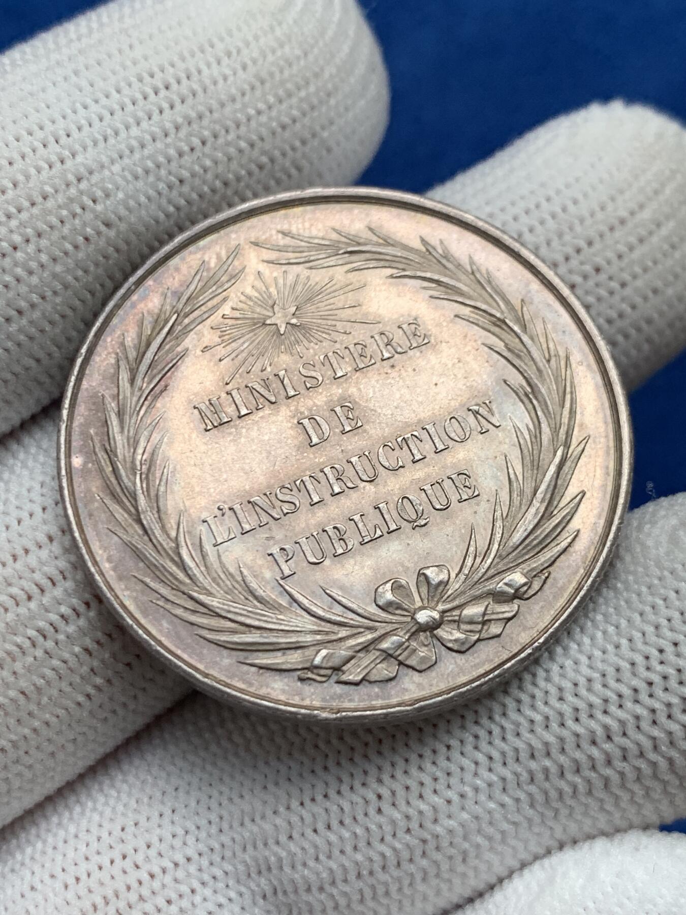 《竞宝斋》第281场- 周日，周一 ，周二3场连拍 （全场包邮） 法国高中公共教育部银代币，19.58g，35.2mm，蜜蜂边铭