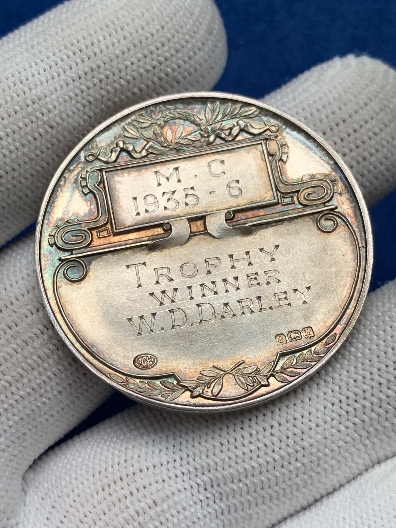 《竞宝斋》第281场- 周日，周一 ，周二3场连拍 （全场包邮） 英国拉夫堡大学银章，27.08g，38.9mm，状态非常好