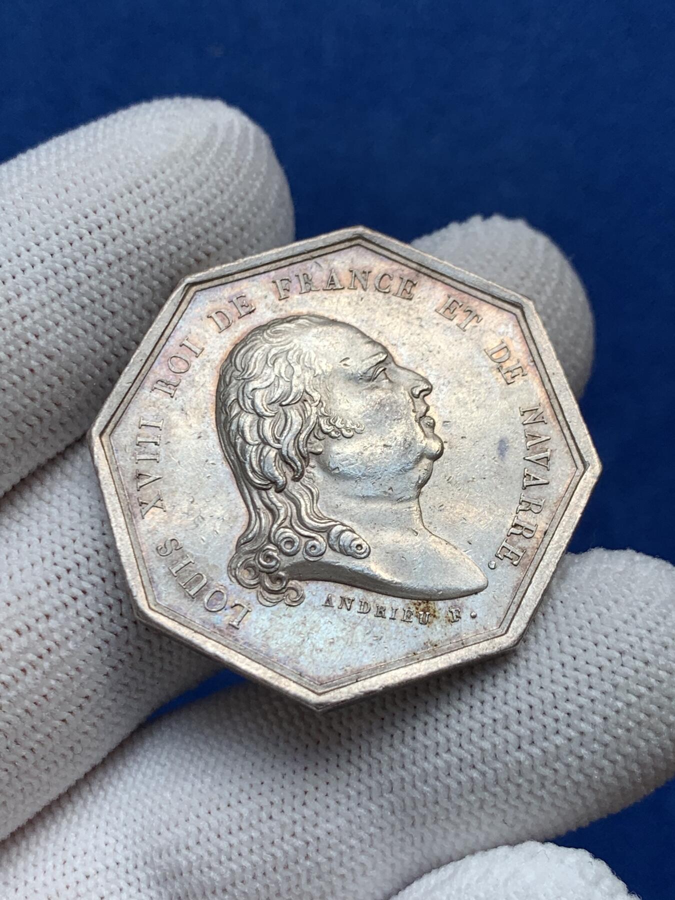 《竞宝斋》第281场- 周日，周一 ，周二3场连拍 （全场包邮） 法国八角银章，路易十八头像国王委员会和最高法院律师，16.26g，34.2mm，早期无边铭