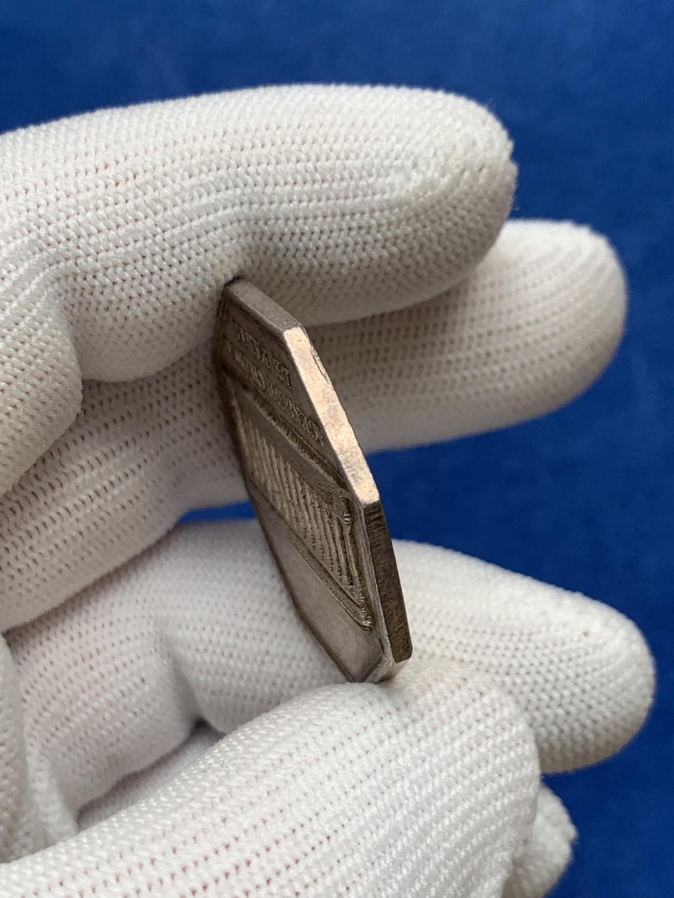 《竞宝斋》第281场- 周日，周一 ，周二3场连拍 （全场包邮） 法国巴黎证券代理人八角银jeton，33.1mm，16.95克，无边铭