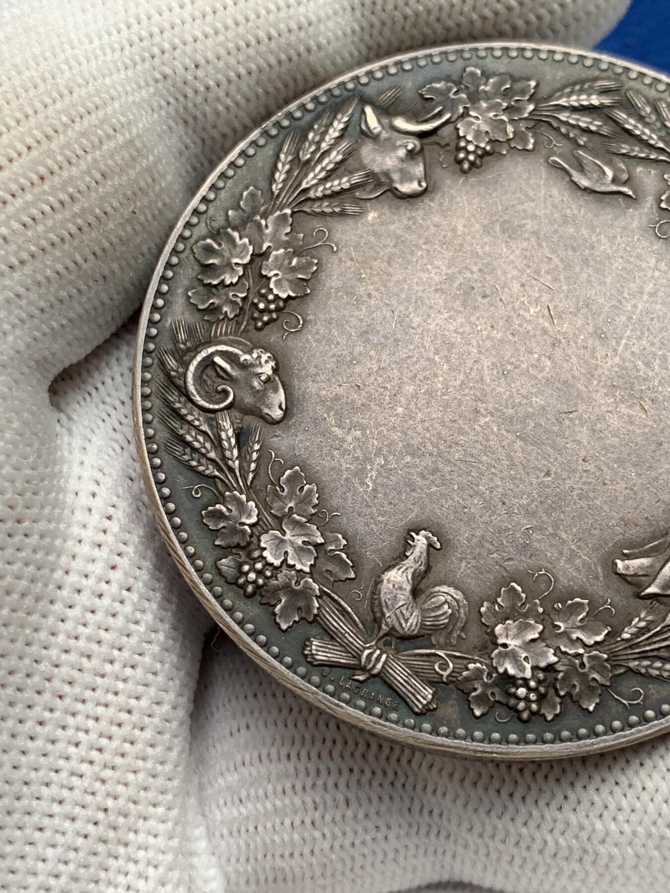 《竞宝斋》第281场- 周日，周一 ，周二3场连拍 （全场包邮） 法国农业协会银章，65.30g，50.6mm，丰饶角边铭，有磕碰