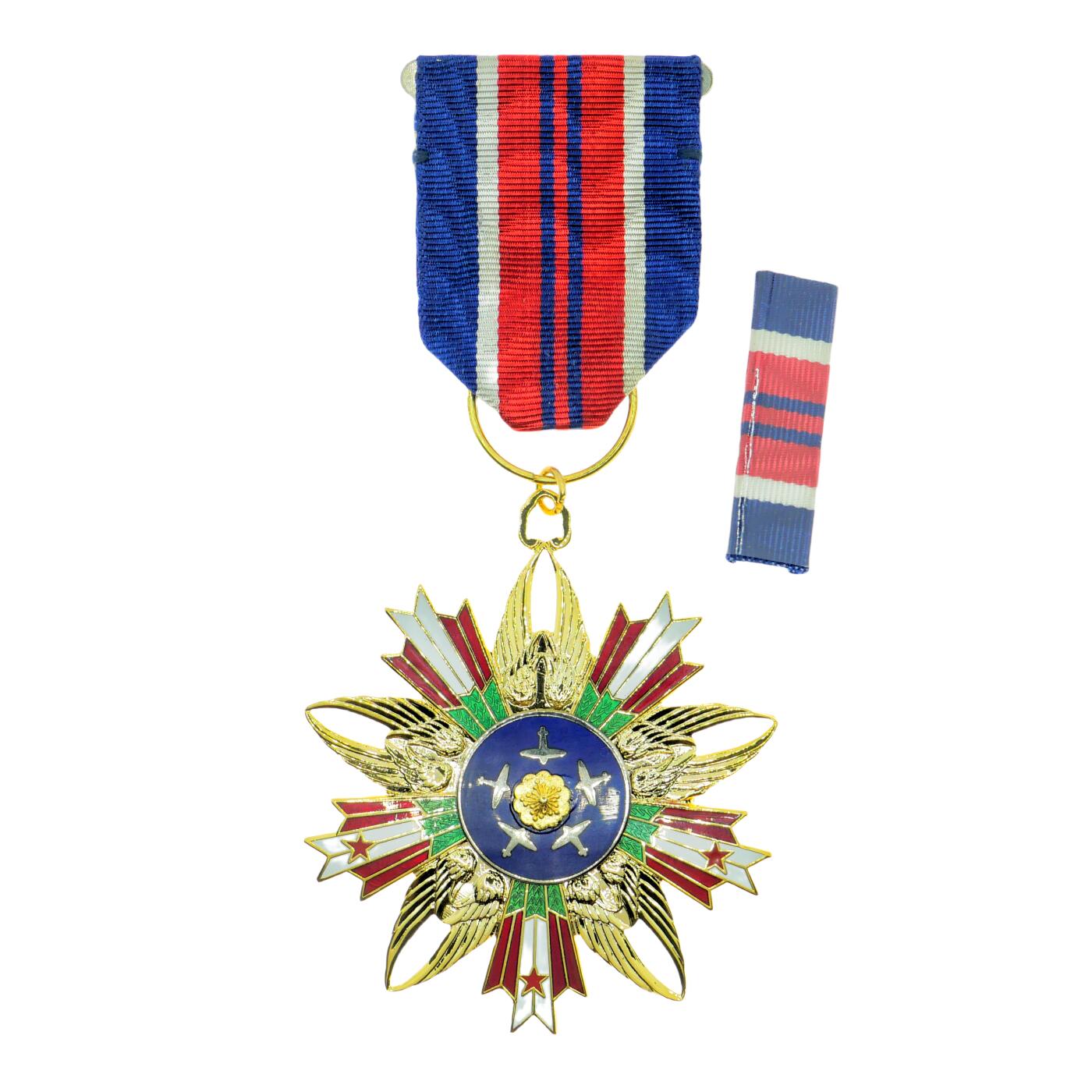 【麦稀奇世界钱币展】勋交所6月15日展会拍卖 空军一等复兴勋章，退台后版本