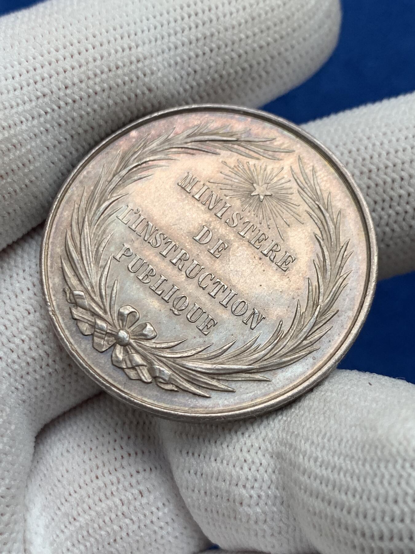 《竞宝斋》第281场- 周日，周一 ，周二3场连拍 （全场包邮） 法国高中公共教育部银代币，19.58g，35.2mm，蜜蜂边铭