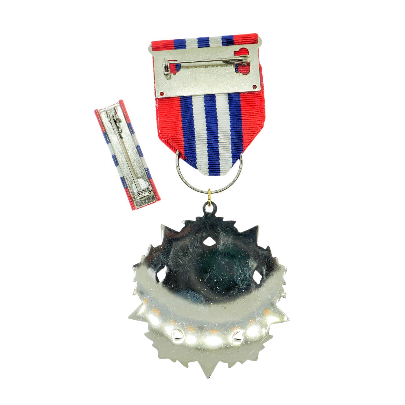 【麦稀奇世界钱币展】勋交所6月15日展会拍卖 甲种二等陆海空勋章，退台后版本