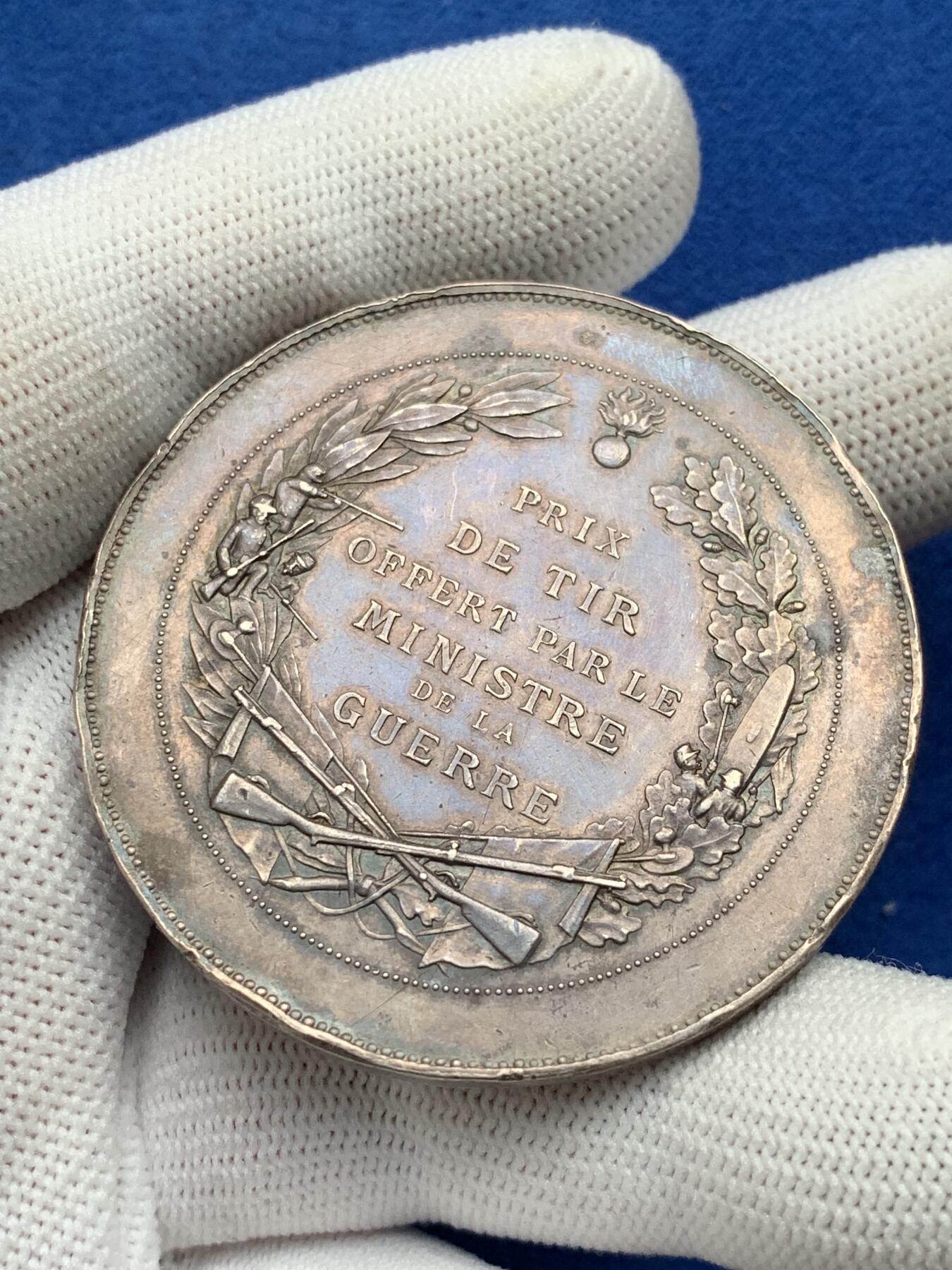 《竞宝斋》第281场- 周日，周一 ，周二3场连拍 （全场包邮） 法国陆军部长颁发的射击奖银章，66.67g，50.8mm，丰饶角边铭，磕碰