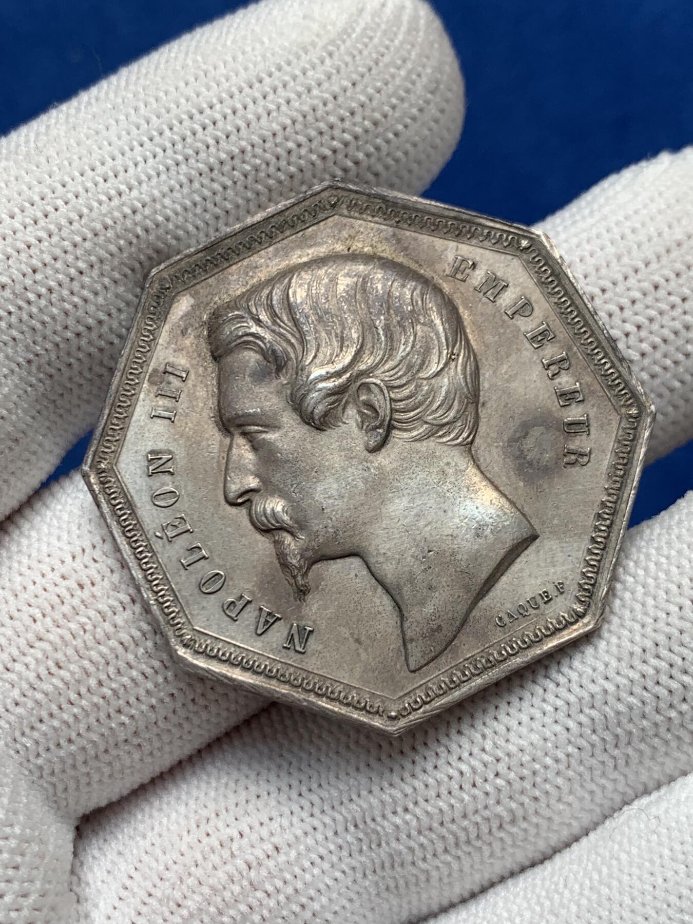 《竞宝斋》第281场- 周日，周一 ，周二3场连拍 （全场包邮） 法国八角银章，巴黎证券交易所，21.54g，36.4mm，手指边铭