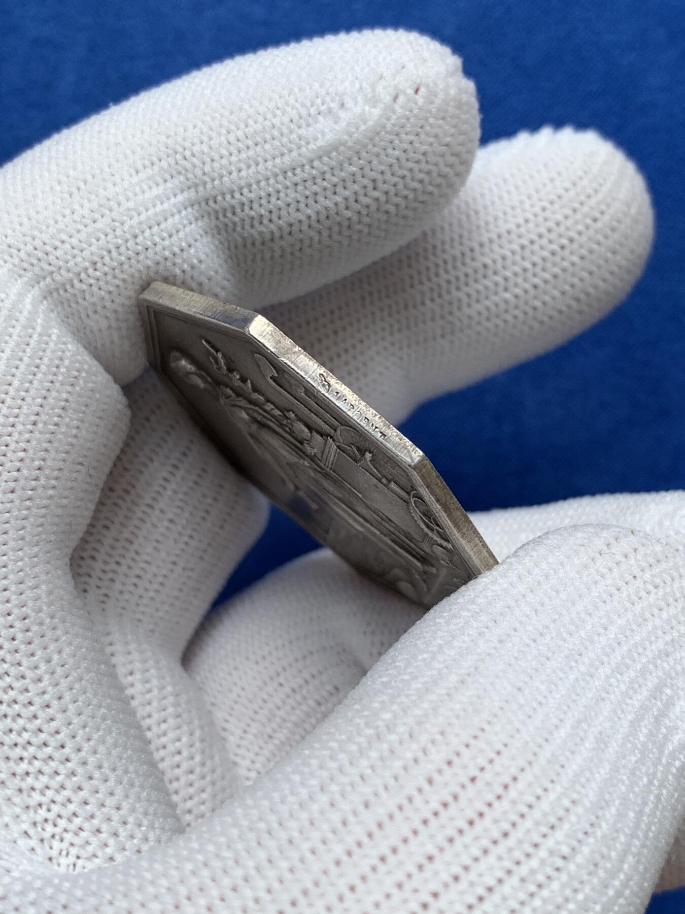 《竞宝斋》第281场- 周日，周一 ，周二3场连拍 （全场包邮） 法国八角银章，法国兴业银行，21.75g，37.3mm，丰饶角1ARGENT边铭