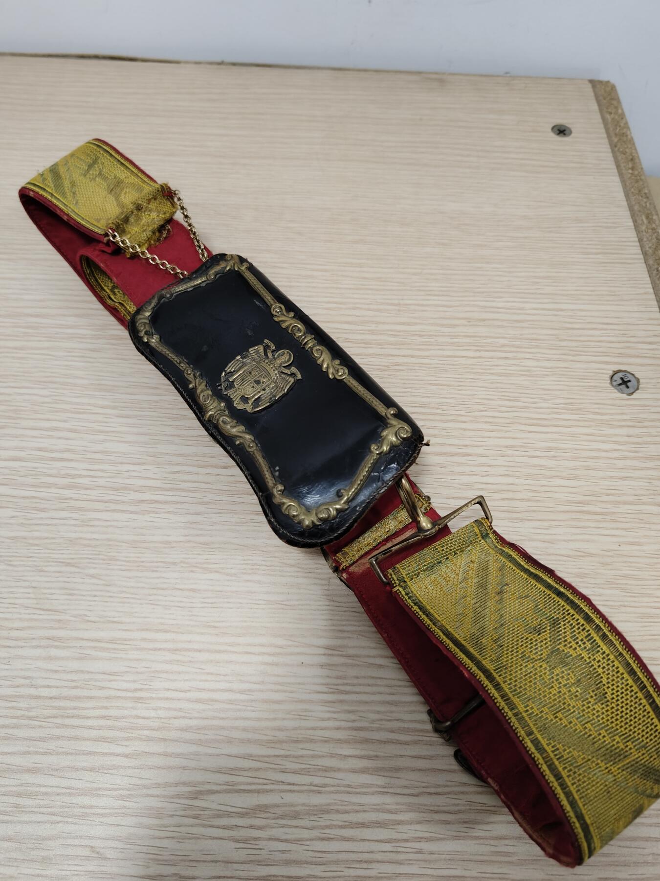 全场0元起拍 第165期 咸鱼国勋章拍卖专场 6月16日（周日）下午6：00开始 西班牙陆军将官大礼服弹药包