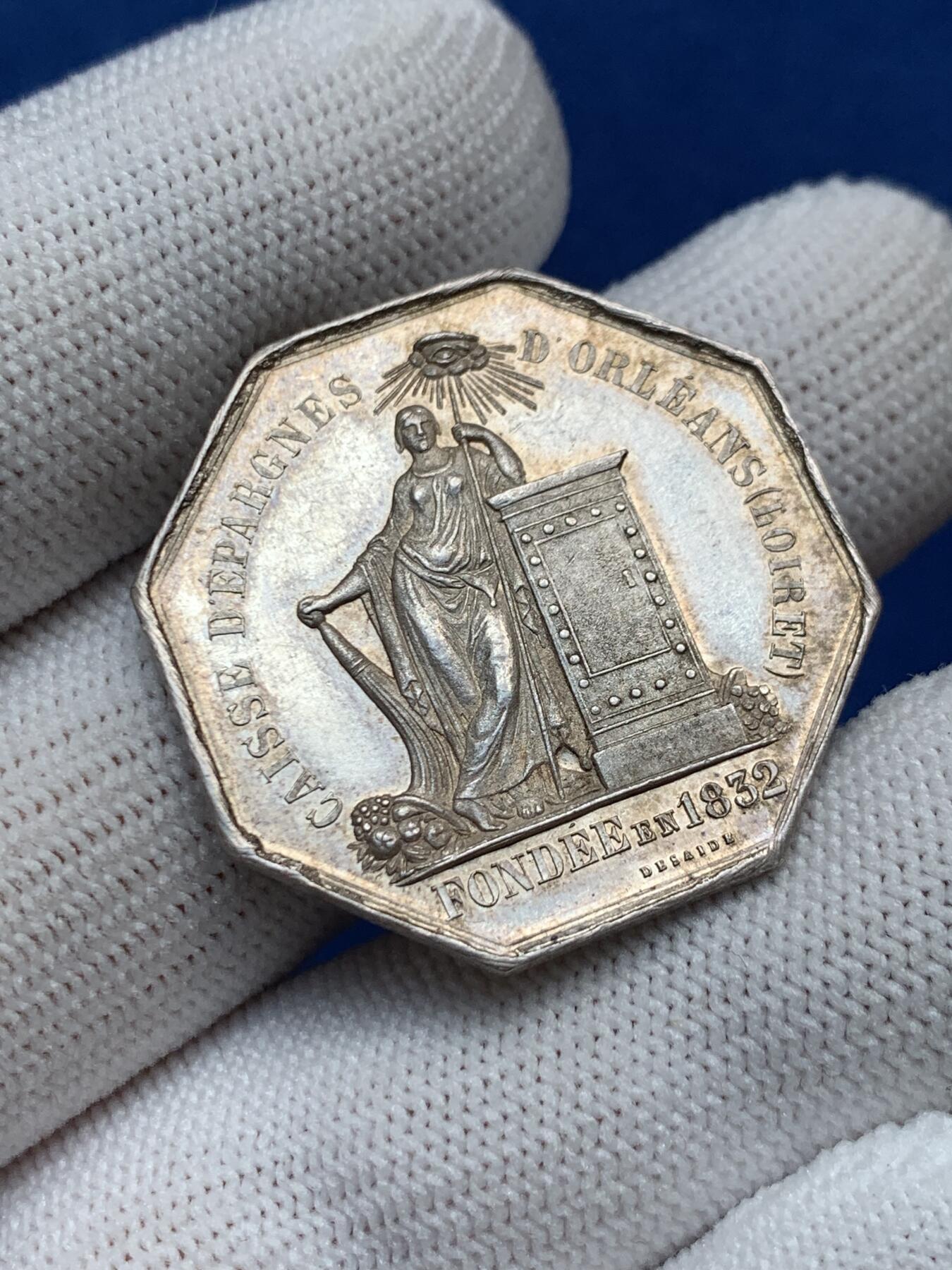 《竞宝斋》第281场- 周日，周一 ，周二3场连拍 （全场包邮） 1832年法国奥尔良卢瓦雷省投资储蓄银行八角银jeton，30.8mm，12.63克，蜜蜂+ARGENT边铭