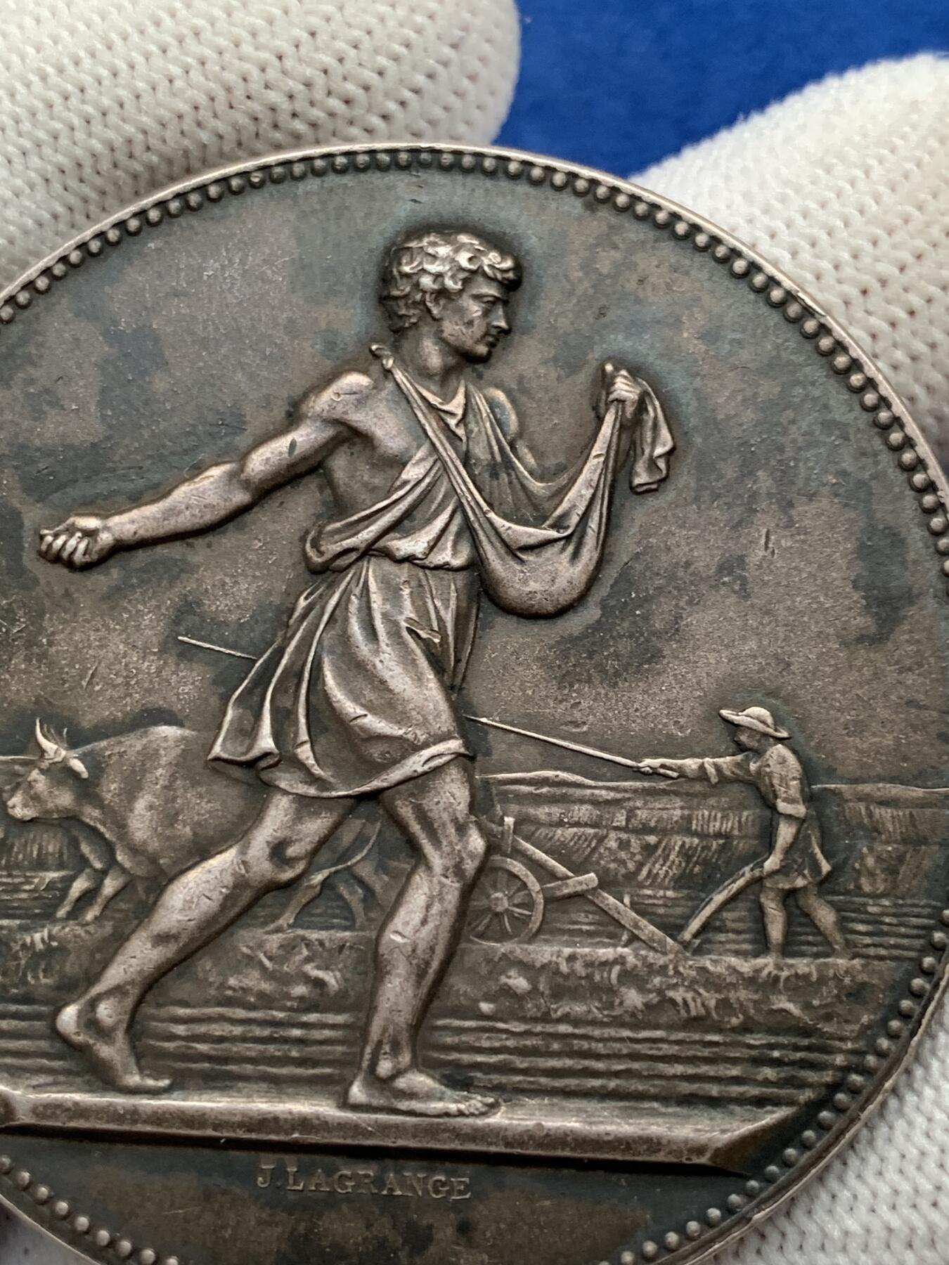 《竞宝斋》第281场- 周日，周一 ，周二3场连拍 （全场包邮） 法国农业协会银章，65.30g，50.6mm，丰饶角边铭，有磕碰