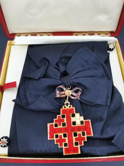 老王徽章第四十四期 - 梵蒂冈大十字级圣墓骑士团勋章挂章   原盒带略   女士版