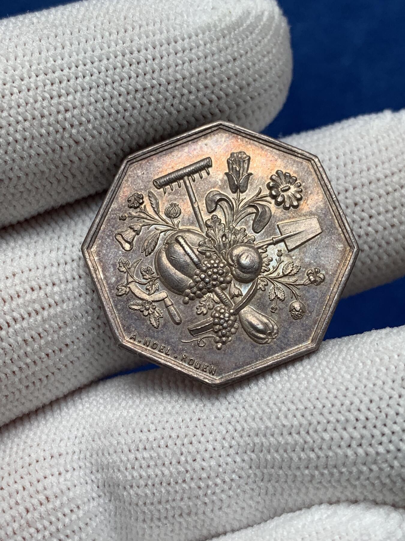 《竞宝斋》第281场- 周日，周一 ，周二3场连拍 （全场包邮） 法国1836年塞纳河下游鲁昂市中央园艺学会八角代用银币，26.6mm，9.85克 丰饶角+argent边铭