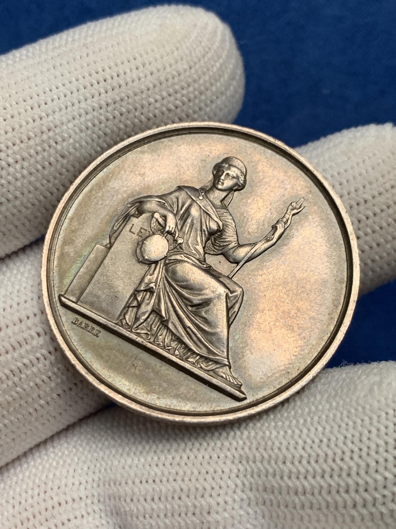 《竞宝斋》第281场- 周日，周一 ，周二3场连拍 （全场包邮） 法国里昂市进入法庭的银质代币，12.45g，34.5mm，蜜蜂边铭