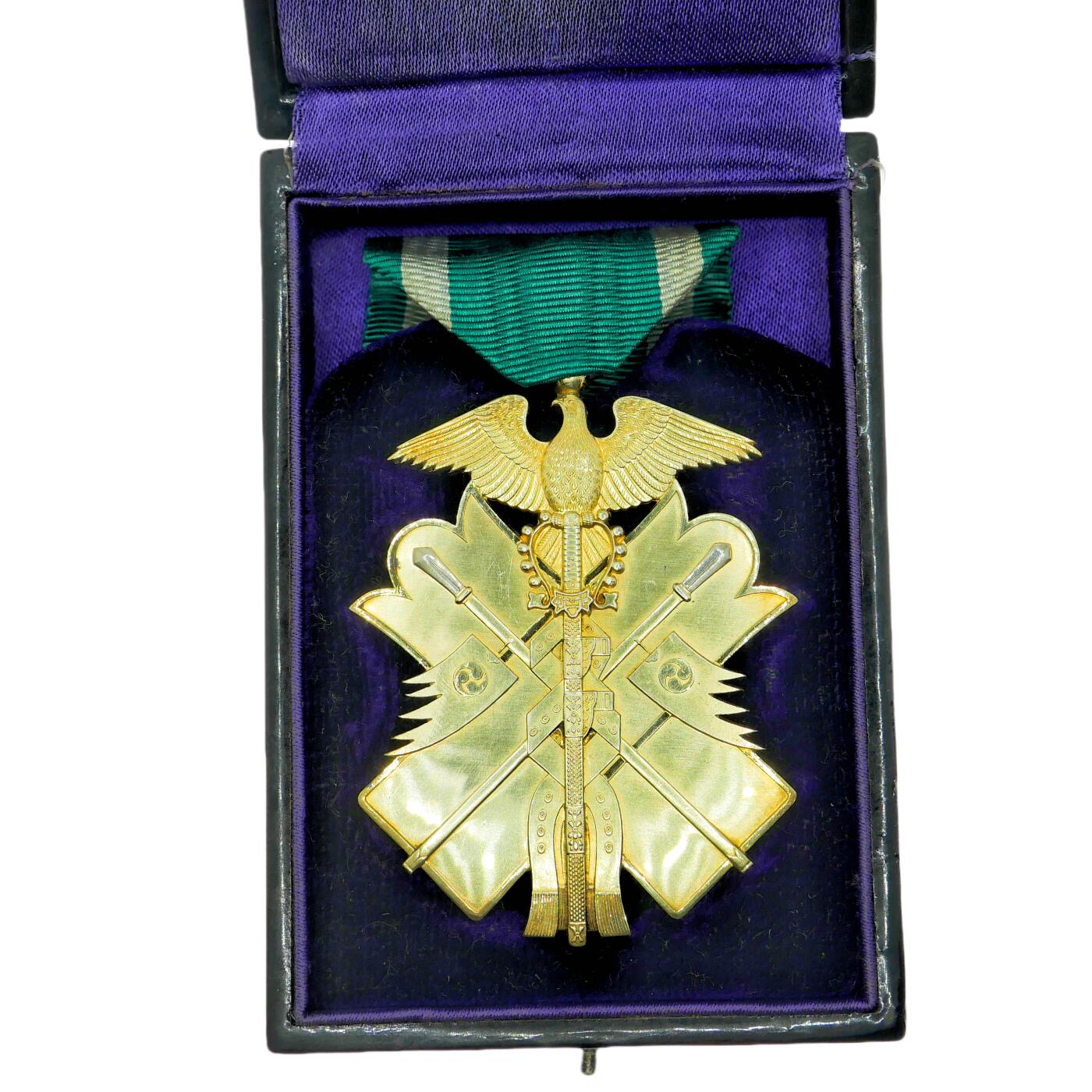 【麦稀奇世界钱币展】勋交所6月15日展会拍卖 日本六级金鵄勋章，银质镀金