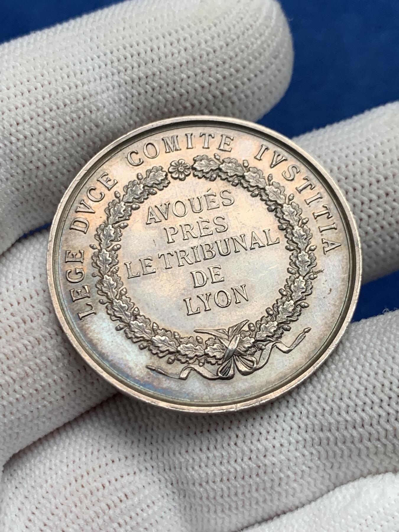 《竞宝斋》第281场- 周日，周一 ，周二3场连拍 （全场包邮） 法国里昂市进入法庭的银质代币，12.45g，34.5mm，蜜蜂边铭