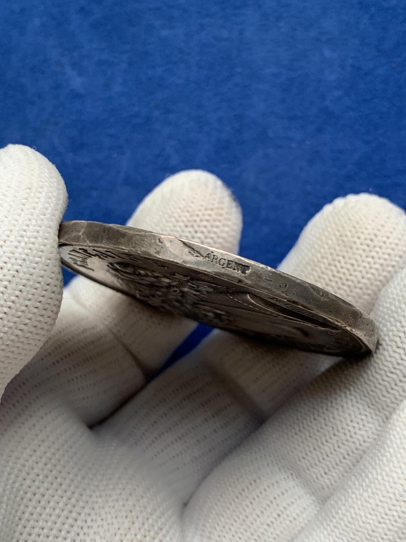 《竞宝斋》第281场- 周日，周一 ，周二3场连拍 （全场包邮） 法国陆军部长颁发的射击奖银章，66.67g，50.8mm，丰饶角边铭，磕碰