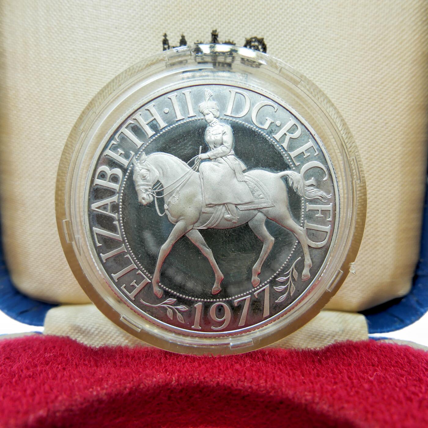 【麦稀奇世界钱币展】勋交所6月15日展会拍卖 英国伊丽莎白二世登基25周年银币章