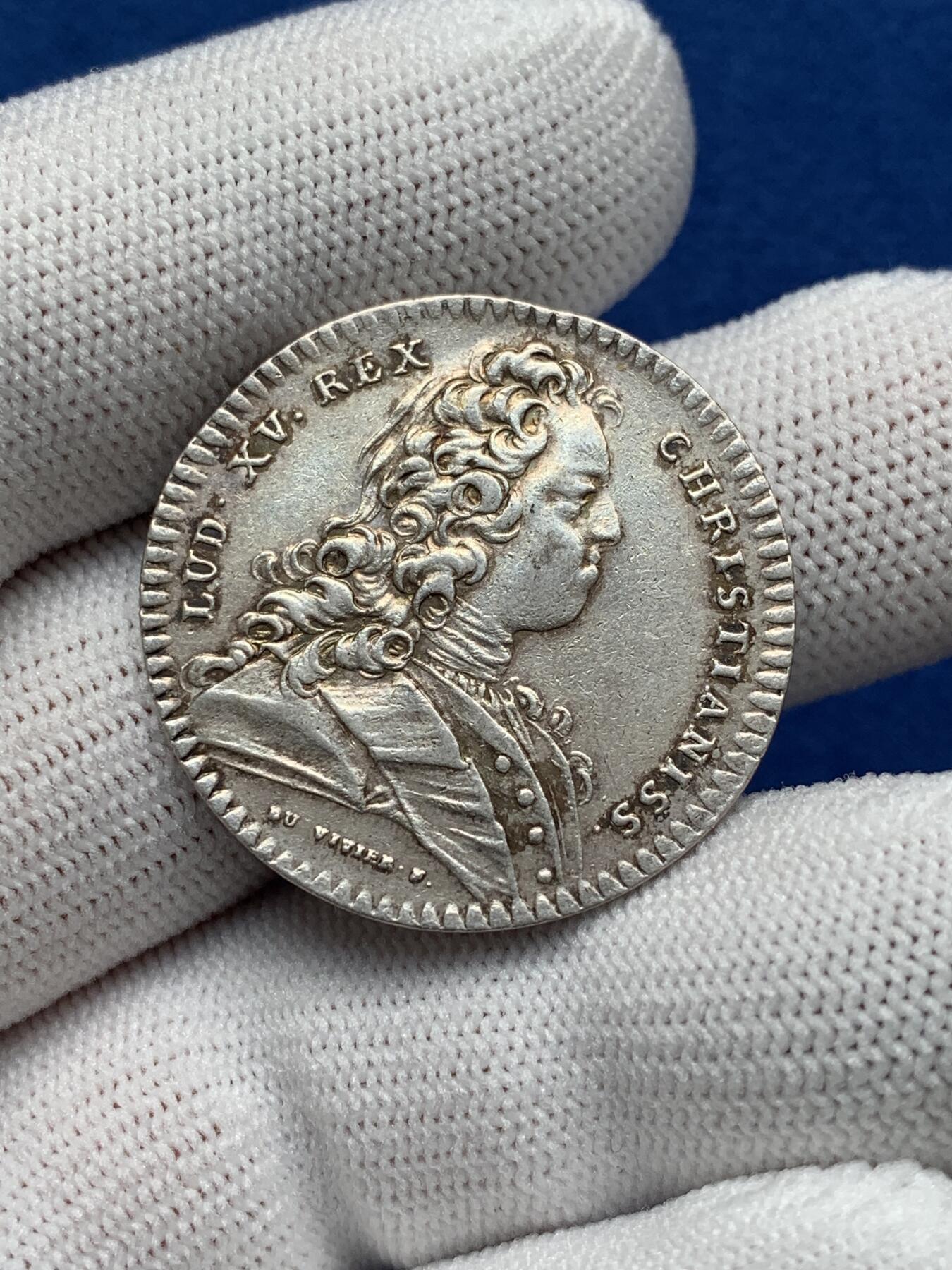 《竞宝斋》第281场- 周日，周一 ，周二3场连拍 （全场包邮） 法国银质代币，1724年路易十五国王的秘书，8.13g，30.6mm