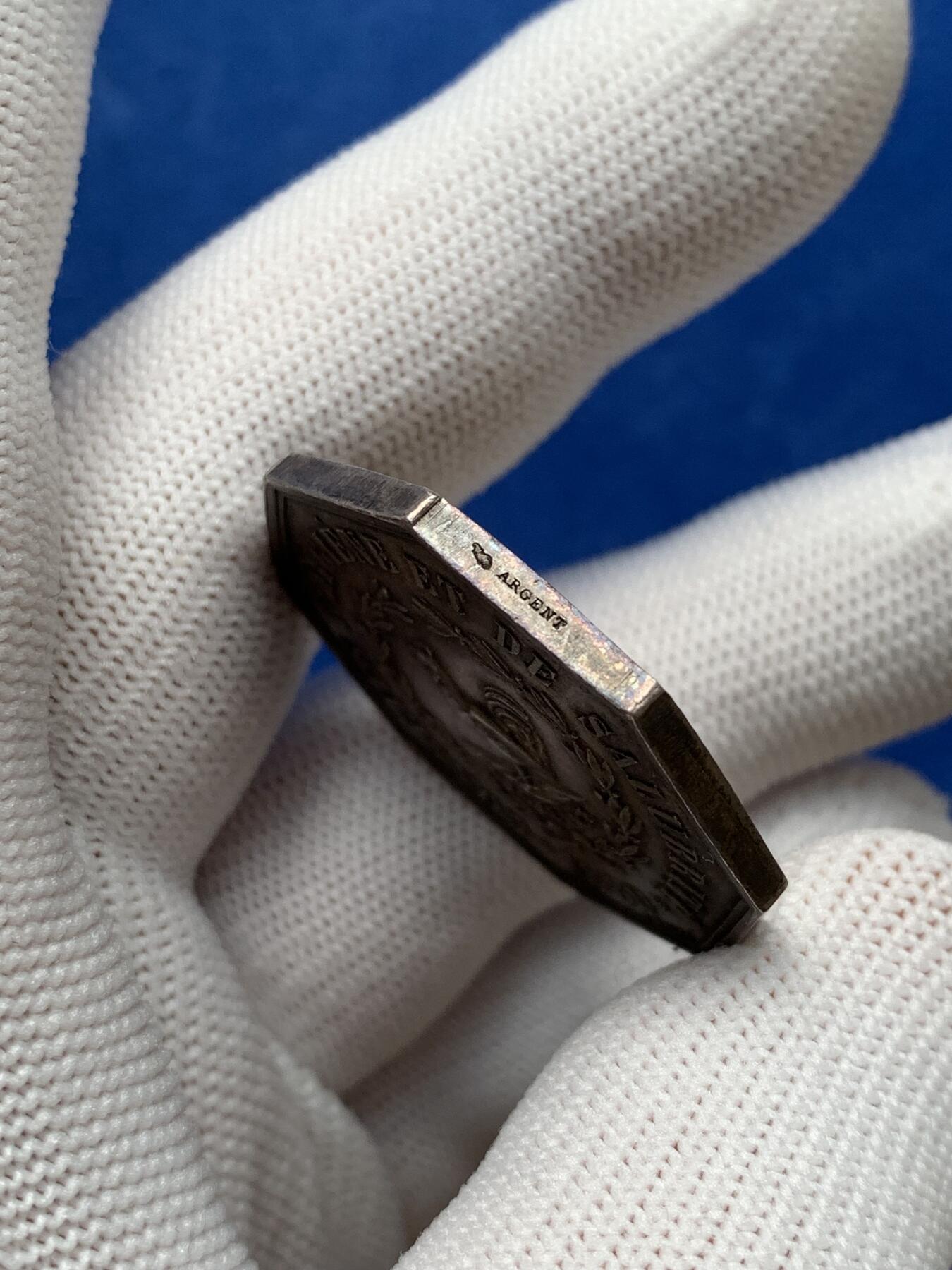 《竞宝斋》第281场- 周日，周一 ，周二3场连拍 （全场包邮） 1880年法国塞纳河下游卫生与健康建议（公鸡）八角代用银币，33.6mm，17.94克 丰饶角+argent