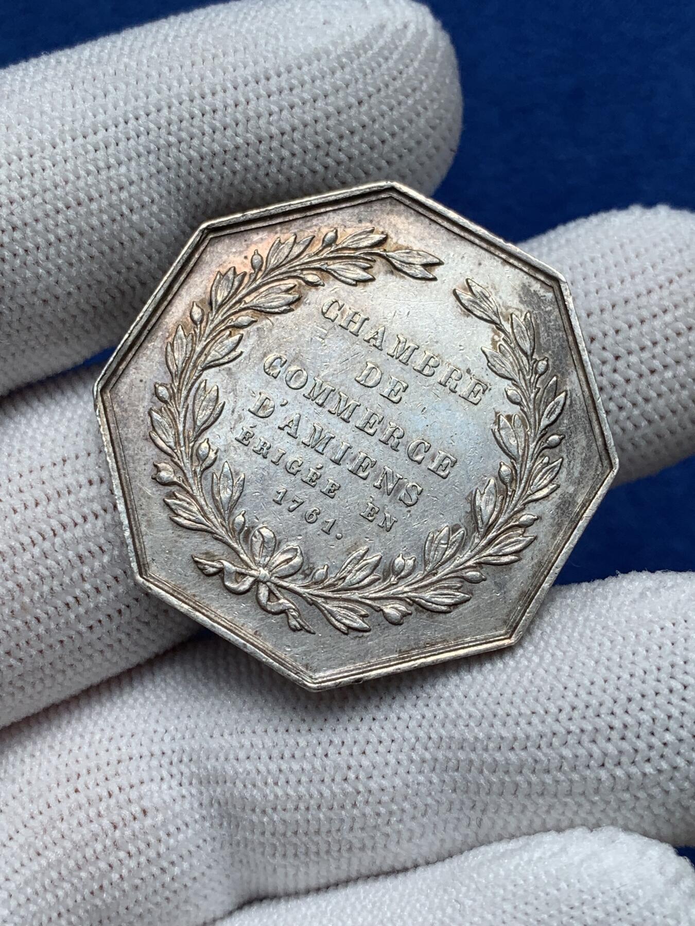 《竞宝斋》第281场- 周日，周一 ，周二3场连拍 （全场包邮） 法国亚眠商会八角银质代币，国务大臣让-巴蒂斯特·科尔伯特，18.09g，33.6mm，蜜蜂边铭