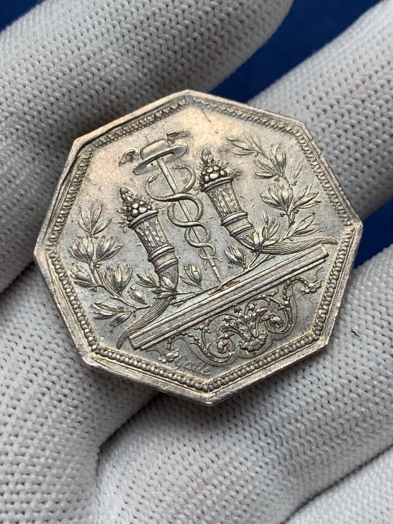 《竞宝斋》第281场- 周日，周一 ，周二3场连拍 （全场包邮） 法国巴黎贴现银行八角银质jeton，15.25g，33.7mm，早期无边铭