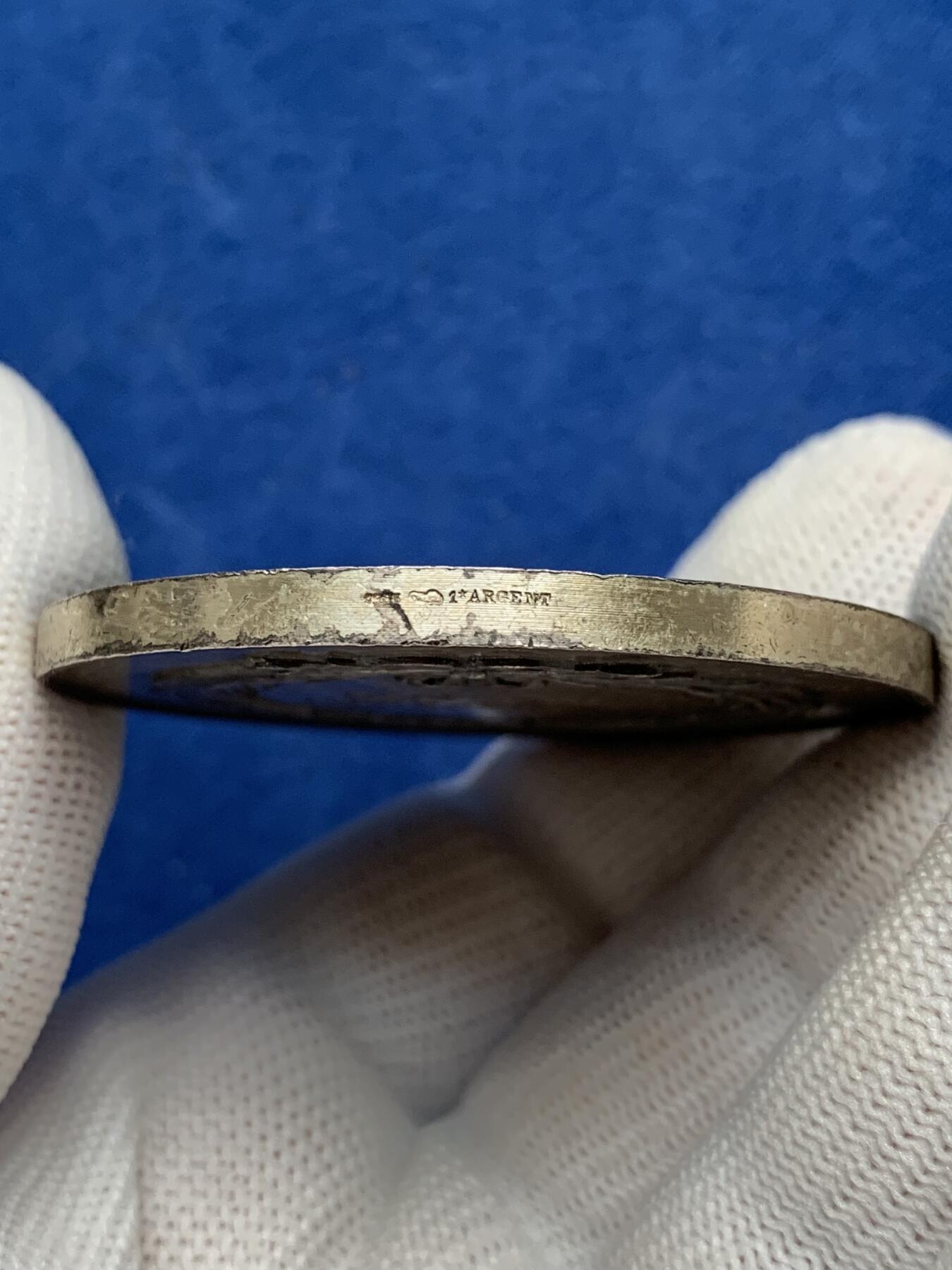 《竞宝斋》第281场- 周日，周一 ，周二3场连拍 （全场包邮） 法国特朗布莱莱戈内斯镇银章，76.70g，49.8mm，丰饶角1带星银标边铭，这种带星含银92.5%