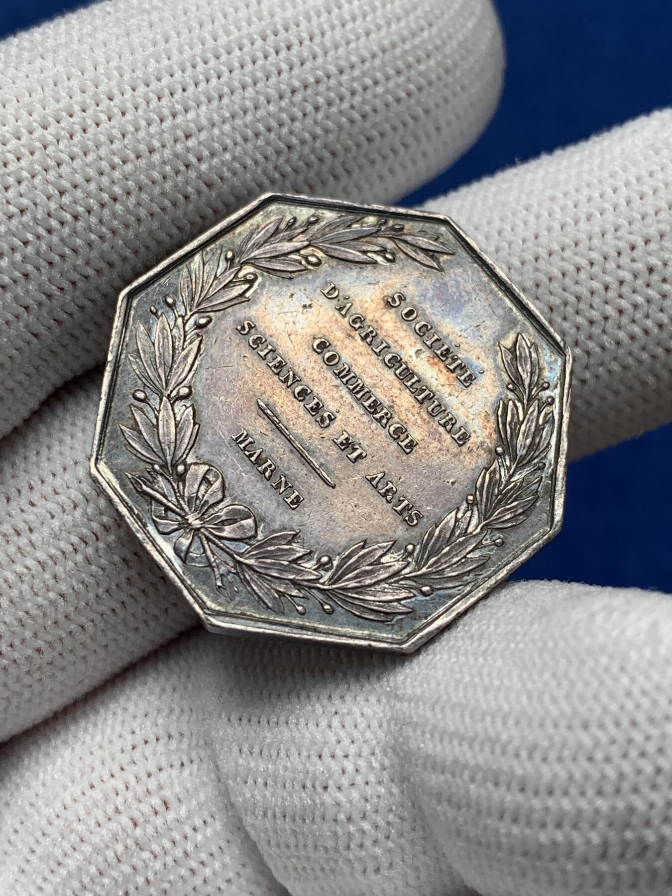 《竞宝斋》第281场- 周日，周一 ，周二3场连拍 （全场包邮） 法国马恩农业、商业、科学与艺术学会等公共事业八角银jeton，28mm，10.12克，蜜蜂+ARGENT边铭