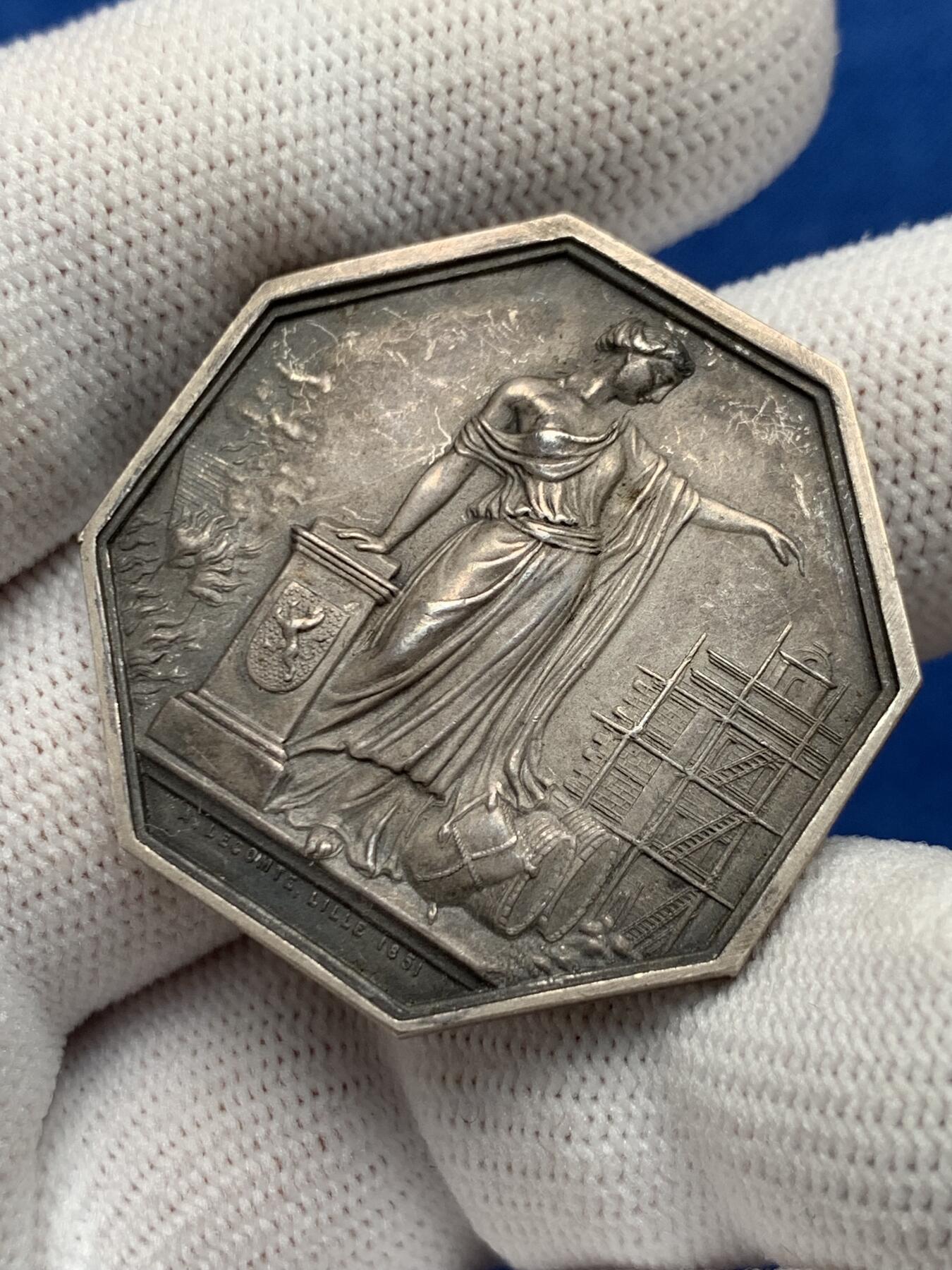 《竞宝斋》第281场- 周日，周一 ，周二3场连拍 （全场包邮） 法国八角银质jeton，北方火灾保险公司，高浮雕，20.70g，34.8mm，边铭：菱形+野猪头ARGENT