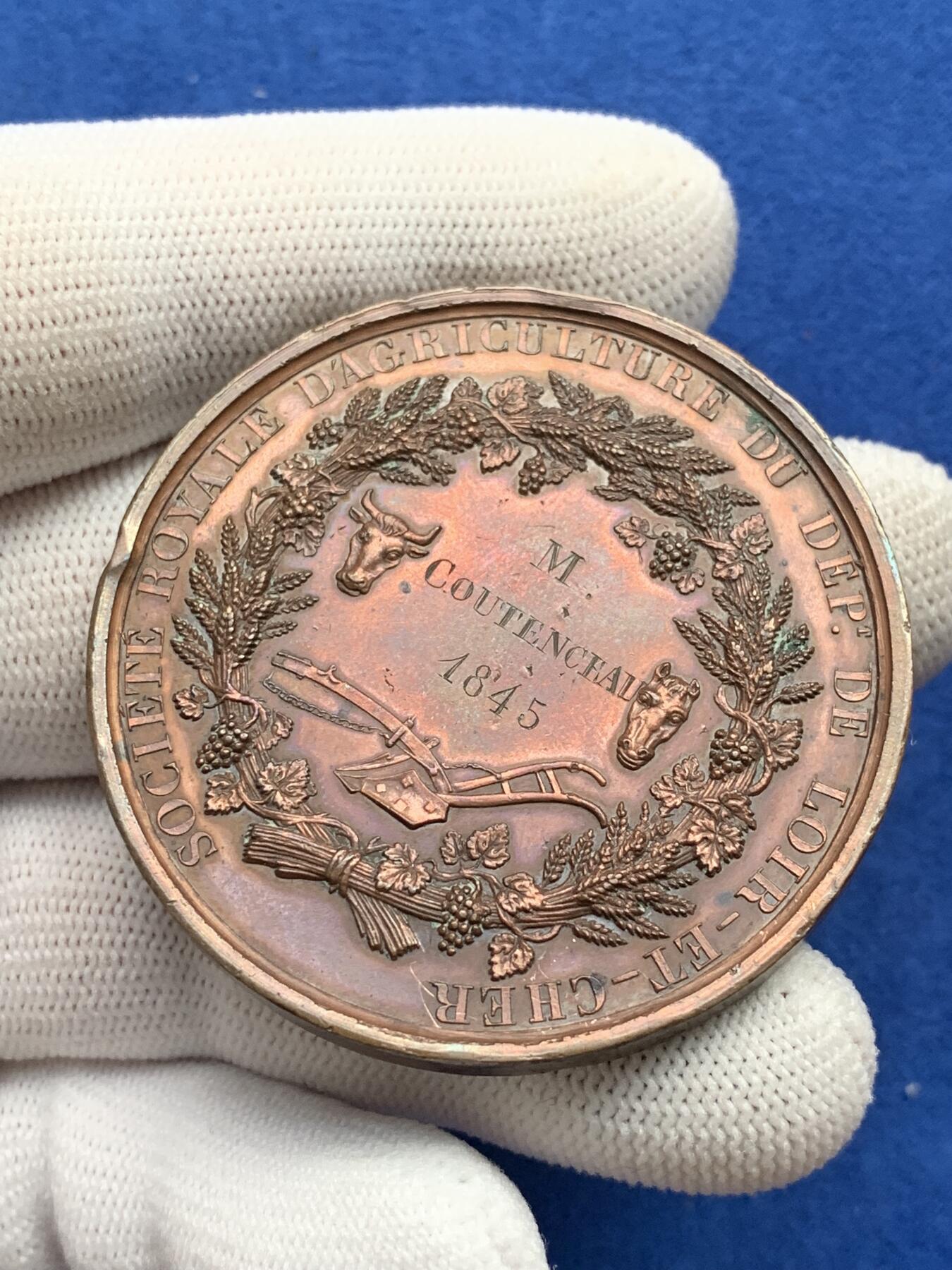 《竞宝斋》第281场- 周日，周一 ，周二3场连拍 （全场包邮） 法国菲利普一世头像卢瓦尔-谢尔省农业协会铜章，69.62g，51.3mm，手指边铭，有磕碰