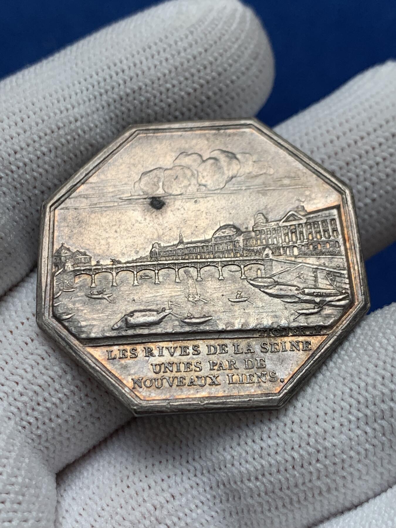 《竞宝斋》第281场- 周日，周一 ，周二3场连拍 （全场包邮） 法国八角银章，1802年塞纳河三座铁桥公司，塞纳河外景，18.63g，35.2mm，早期无边铭